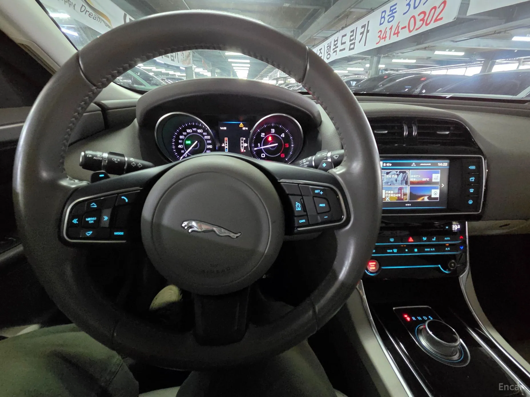 Jaguar XE превью 10