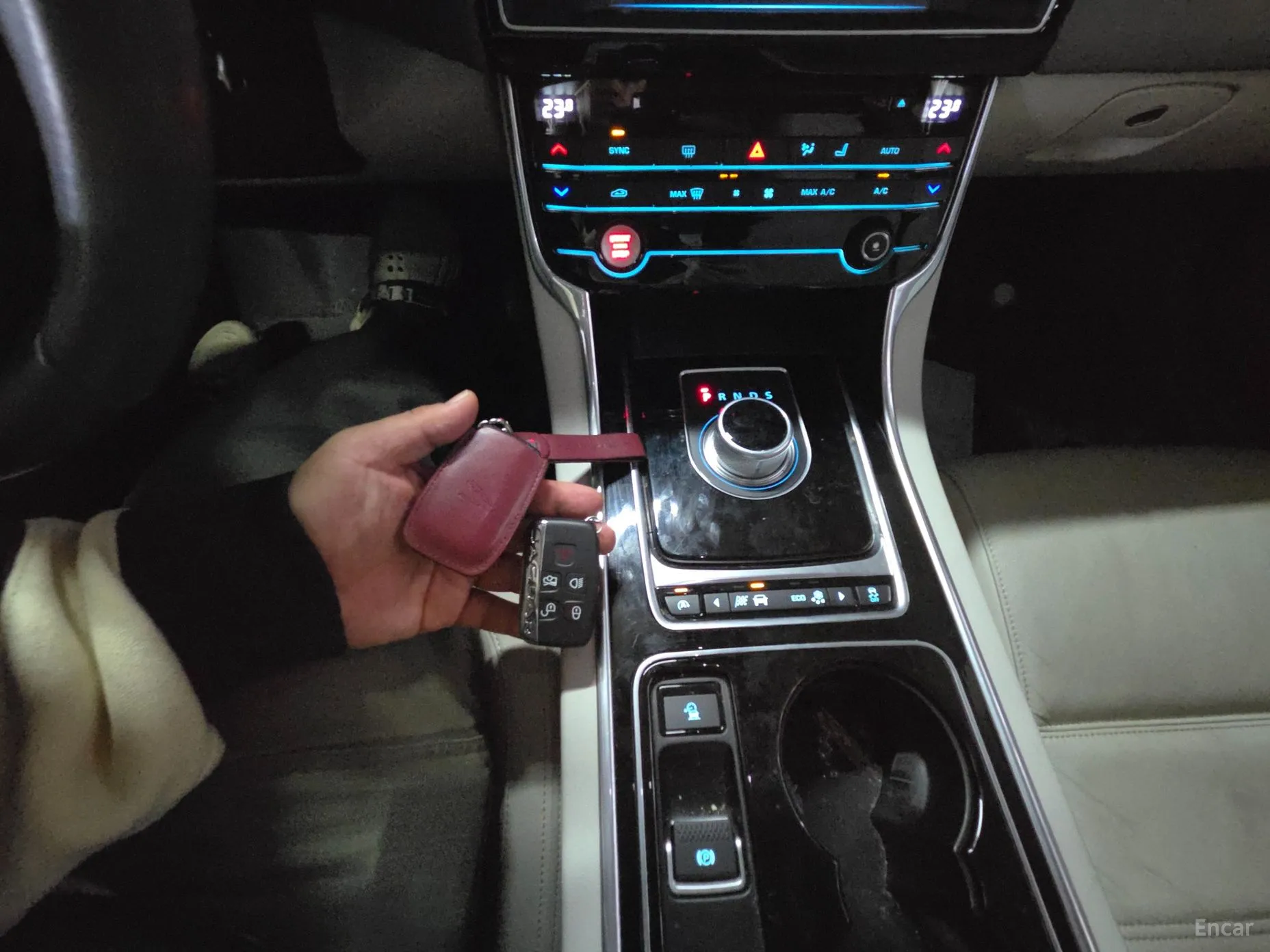 Jaguar XE превью 11