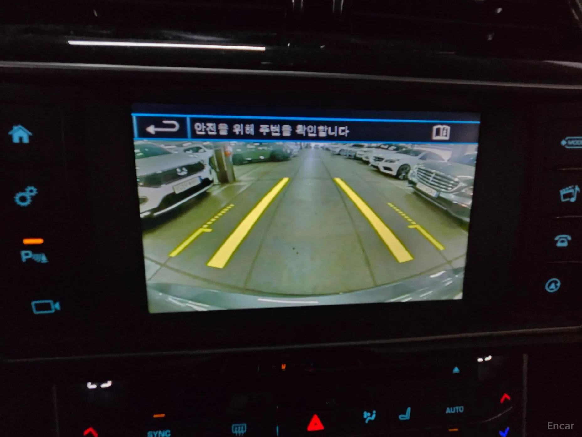 Jaguar XE превью 13