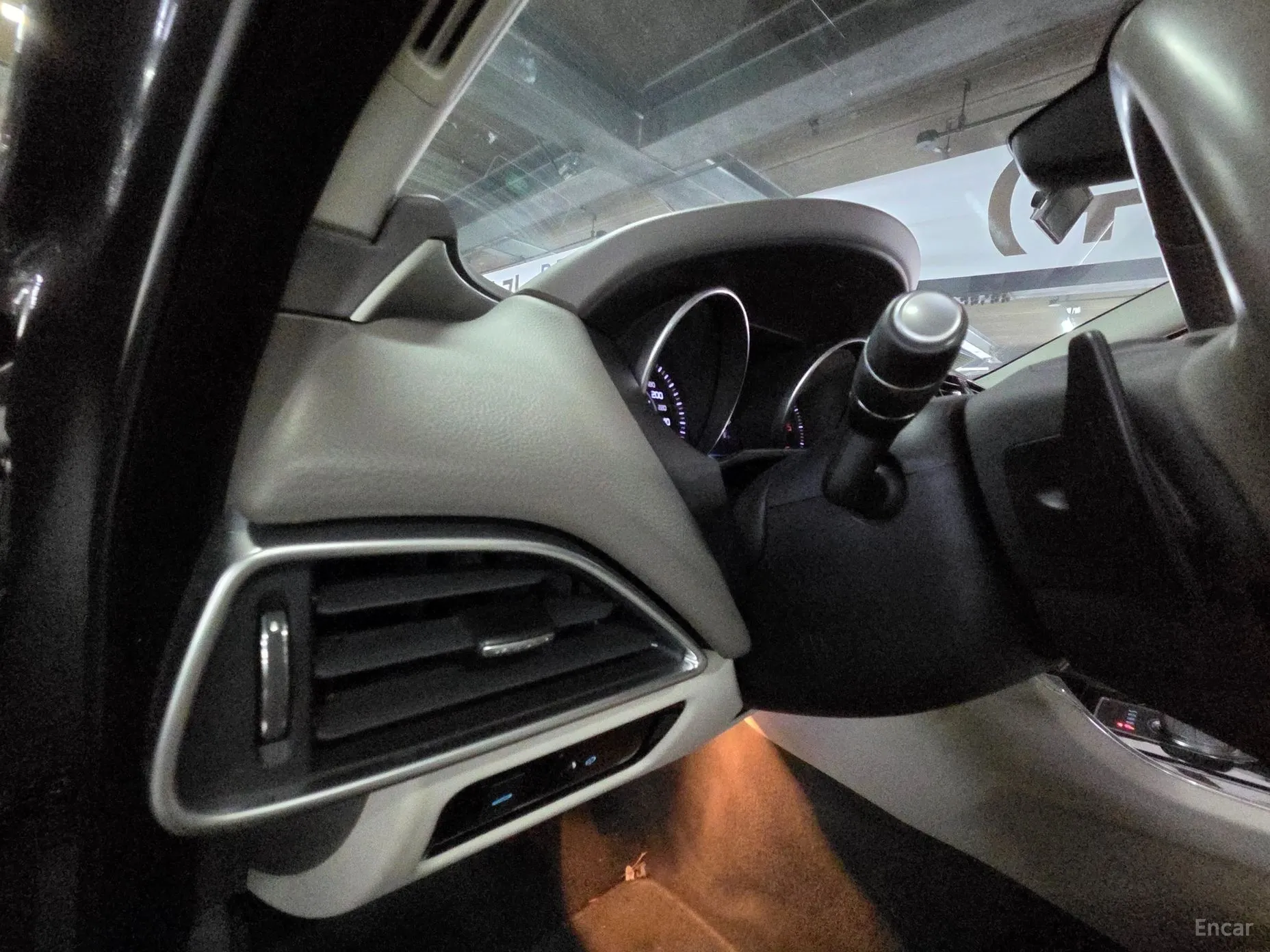 Jaguar XE превью 17