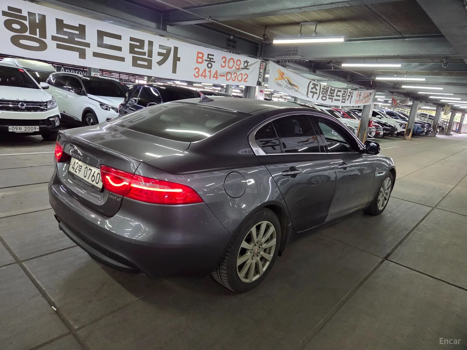 Jaguar XE превью 3