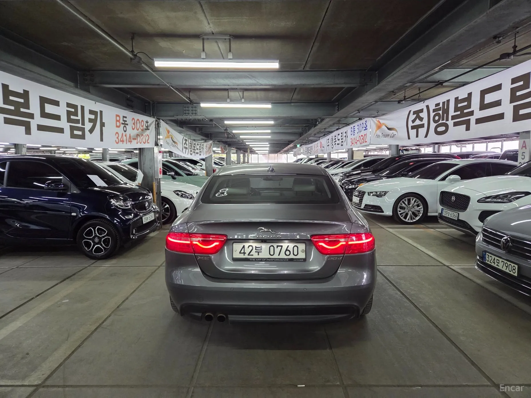 Jaguar XE превью 4