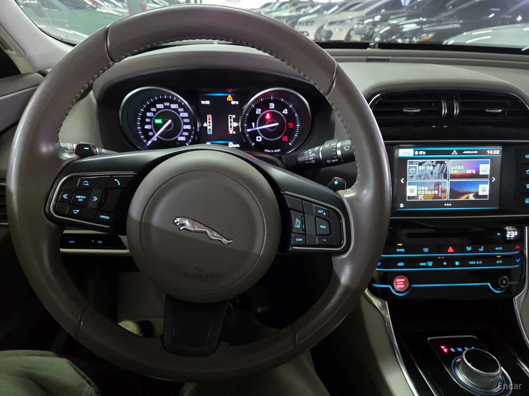 Jaguar XE превью 9