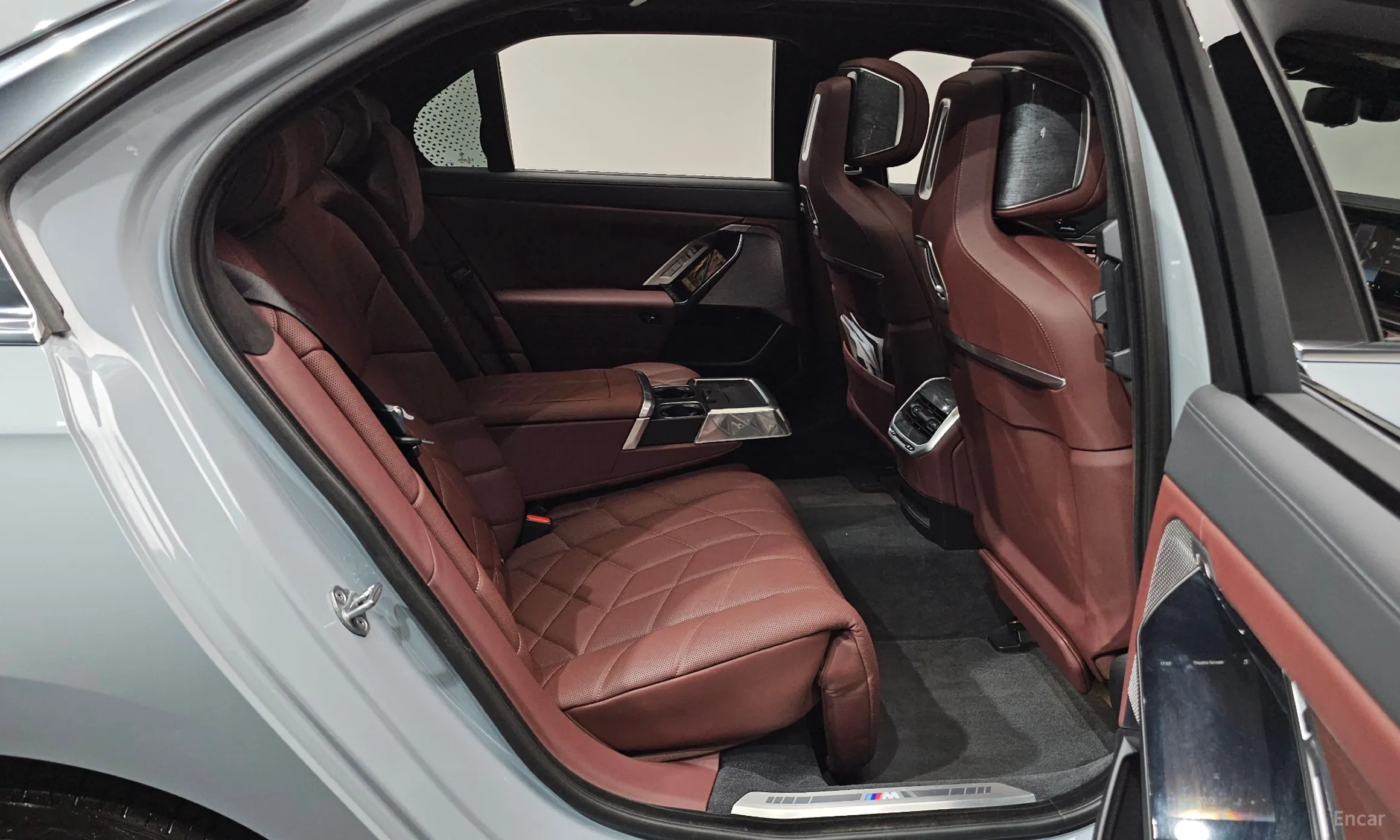 BMW 7 Series (G70) превью 11