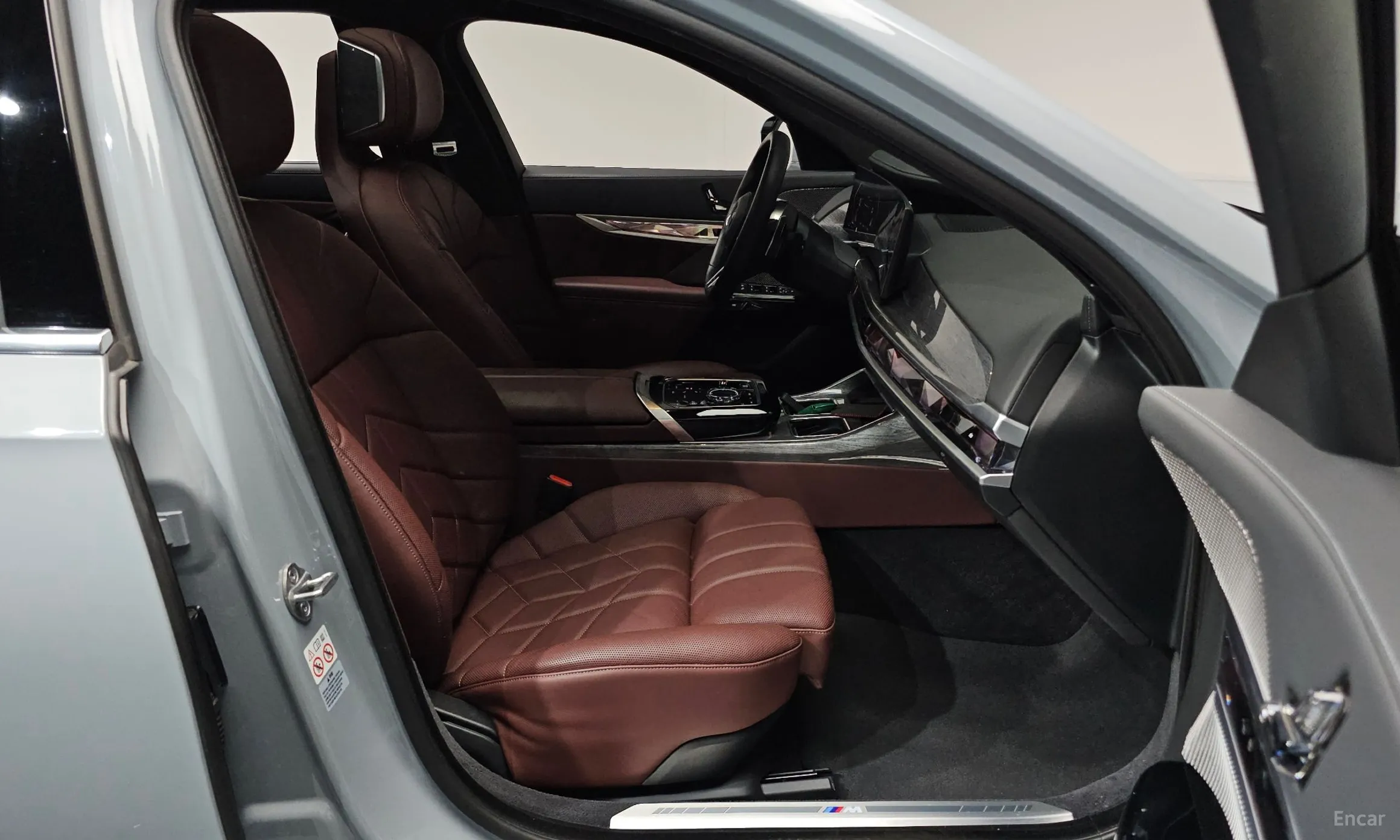 BMW 7 Series (G70) превью 12