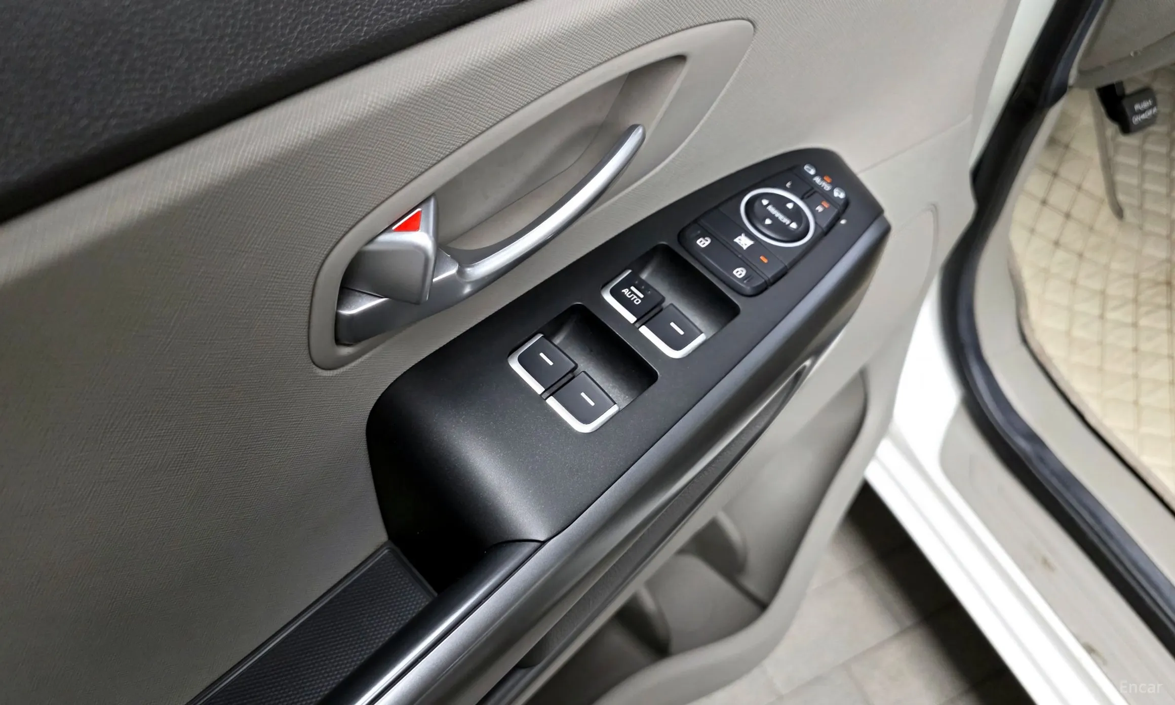 Kia Carnival превью 12