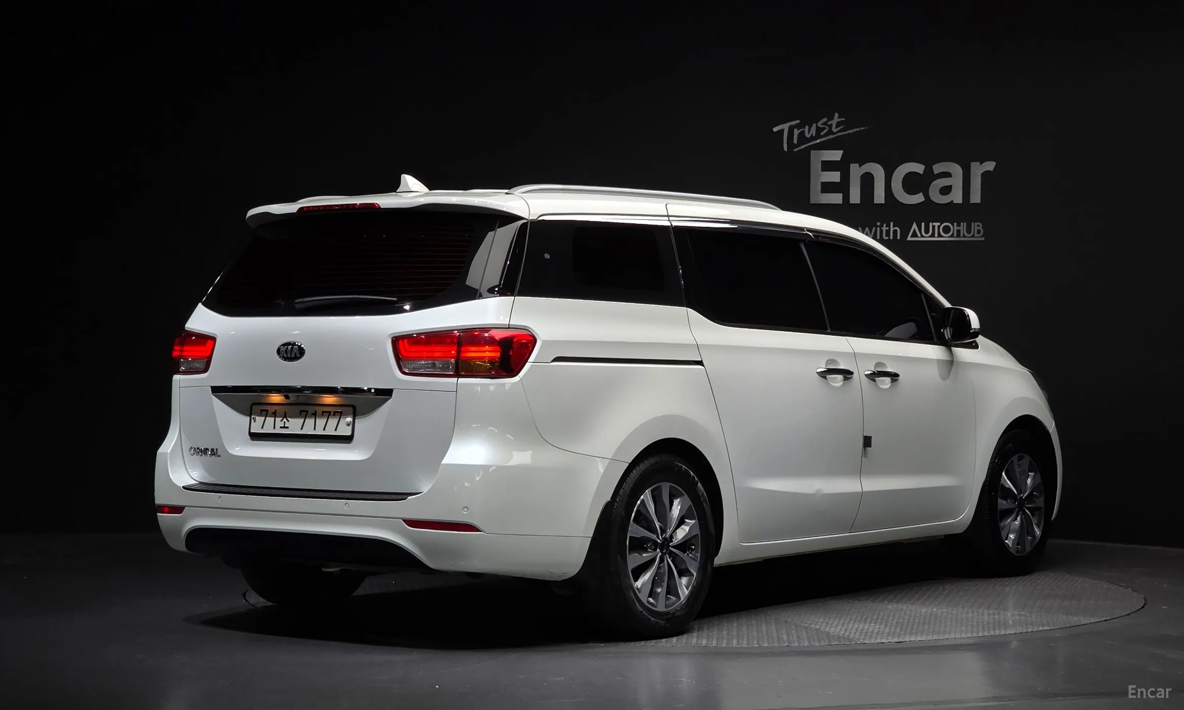 Kia Carnival превью 2