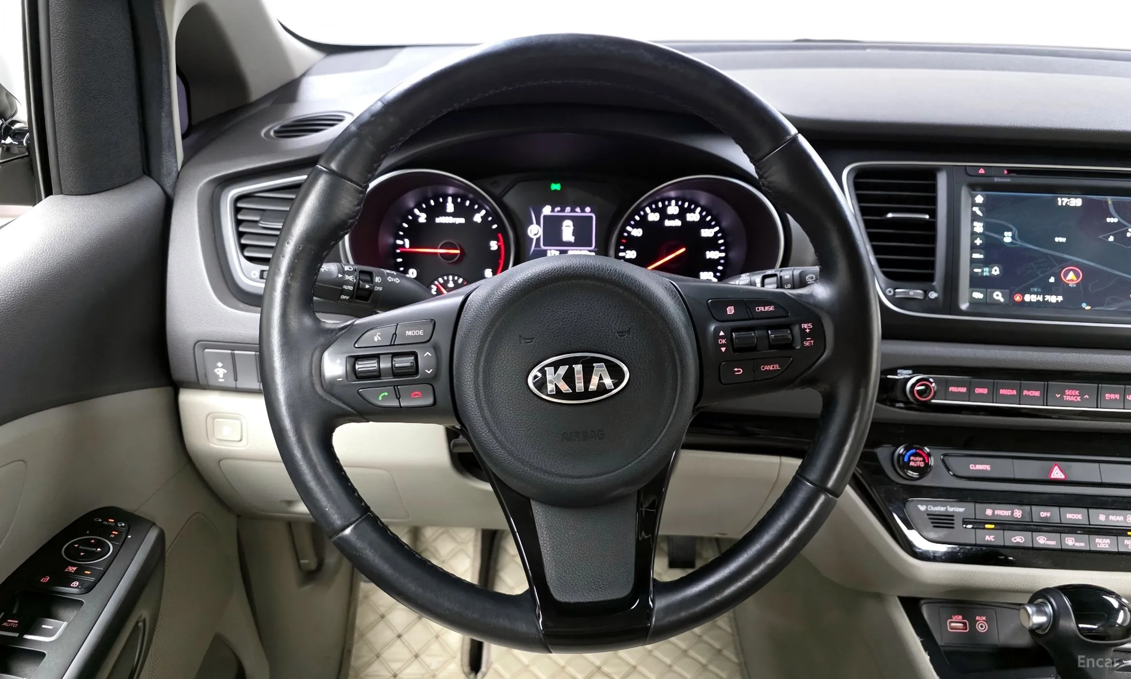 Kia Carnival превью 16