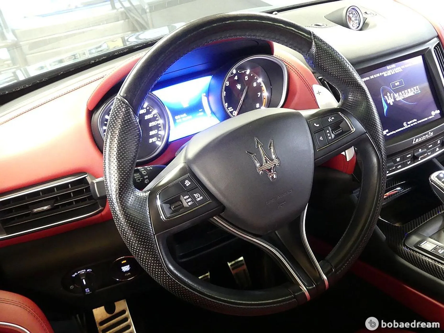 Maserati Levante превью 14
