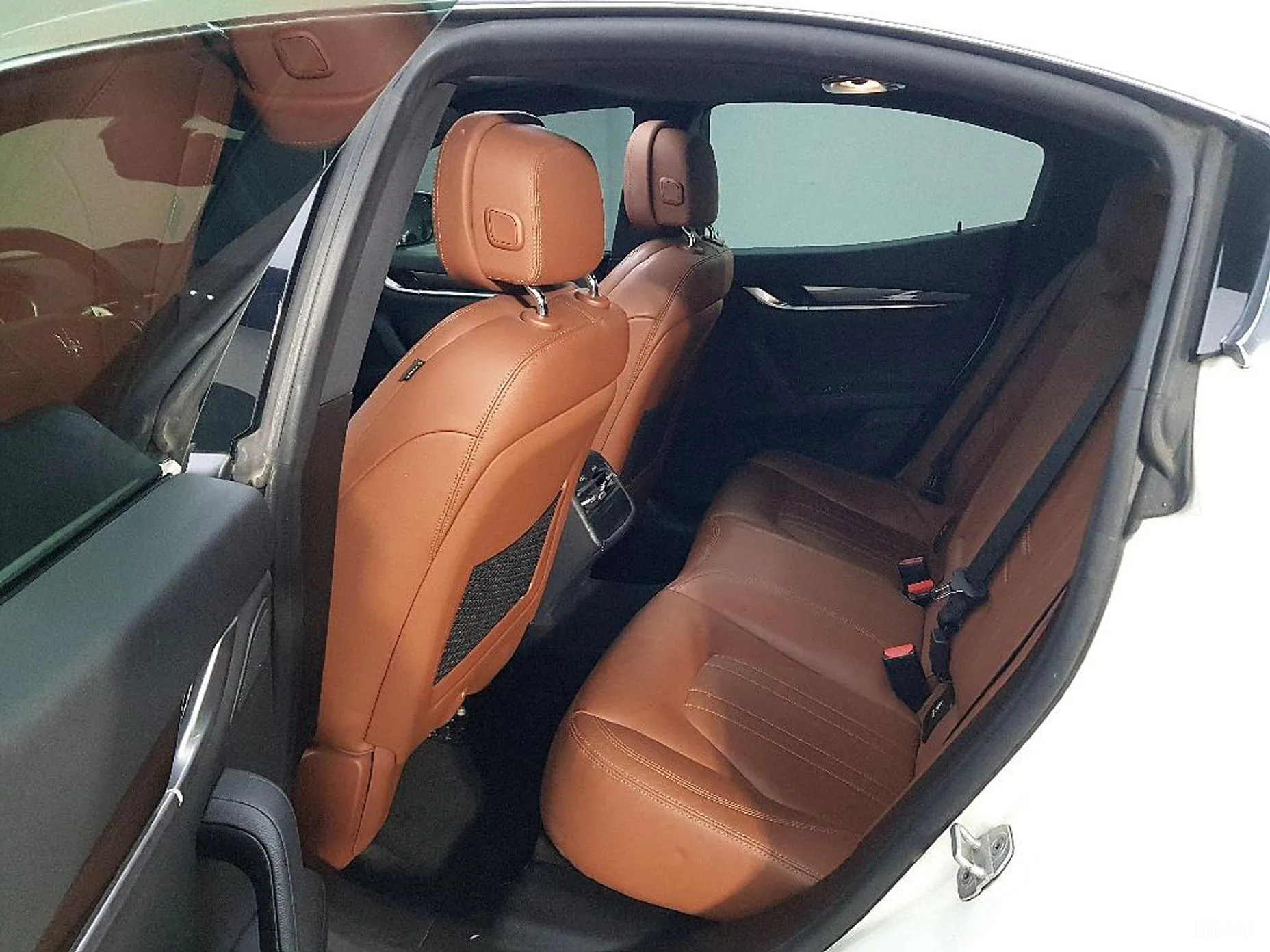 Maserati Ghibli превью 8