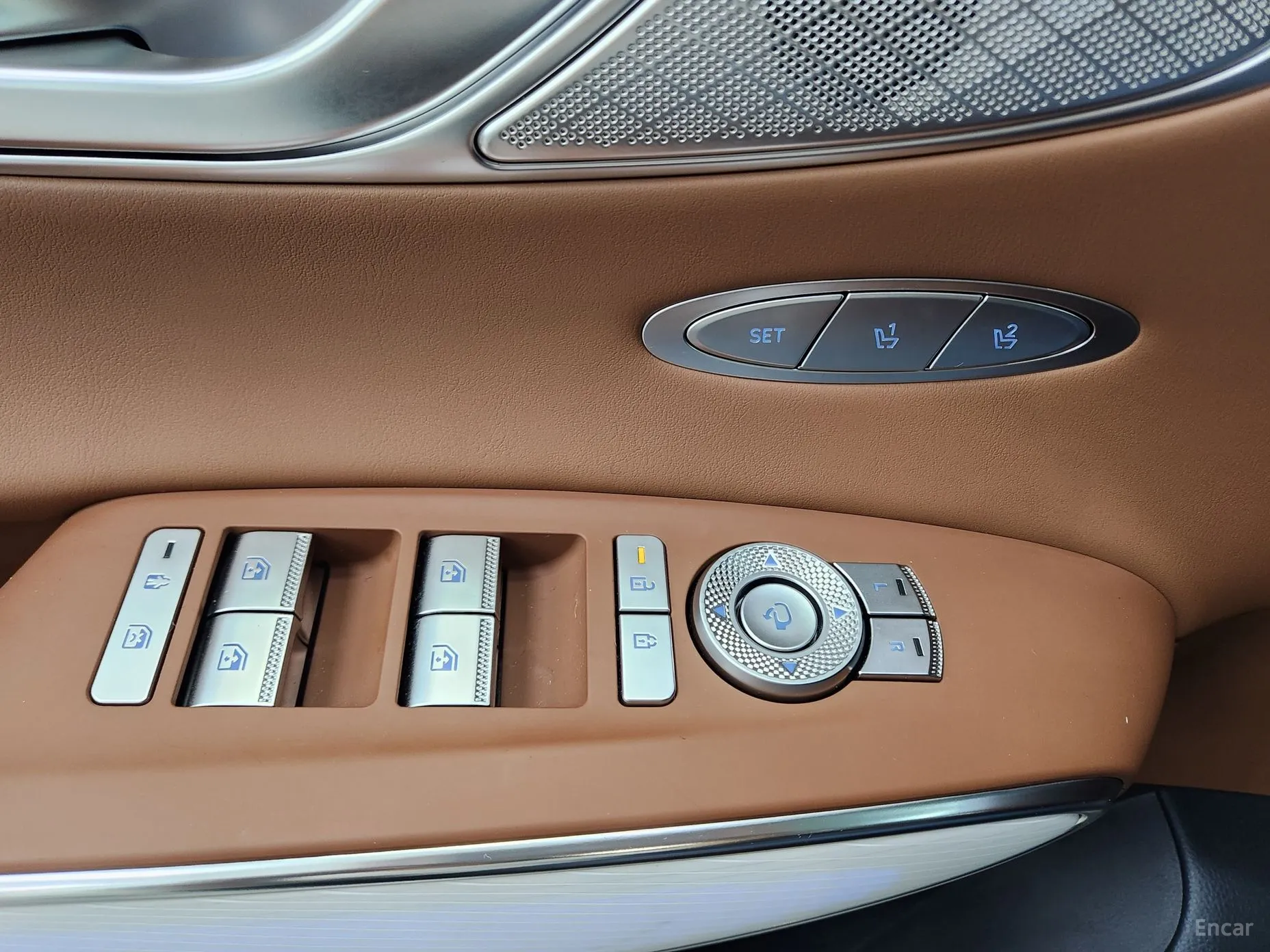 Genesis GV70 превью 12