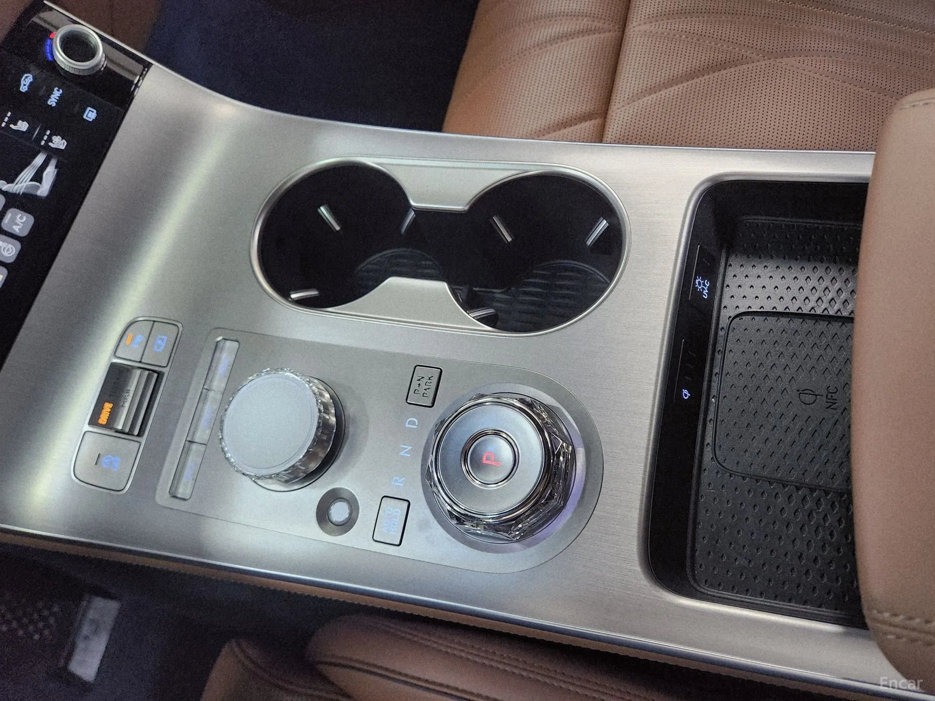 Genesis GV70 превью 14