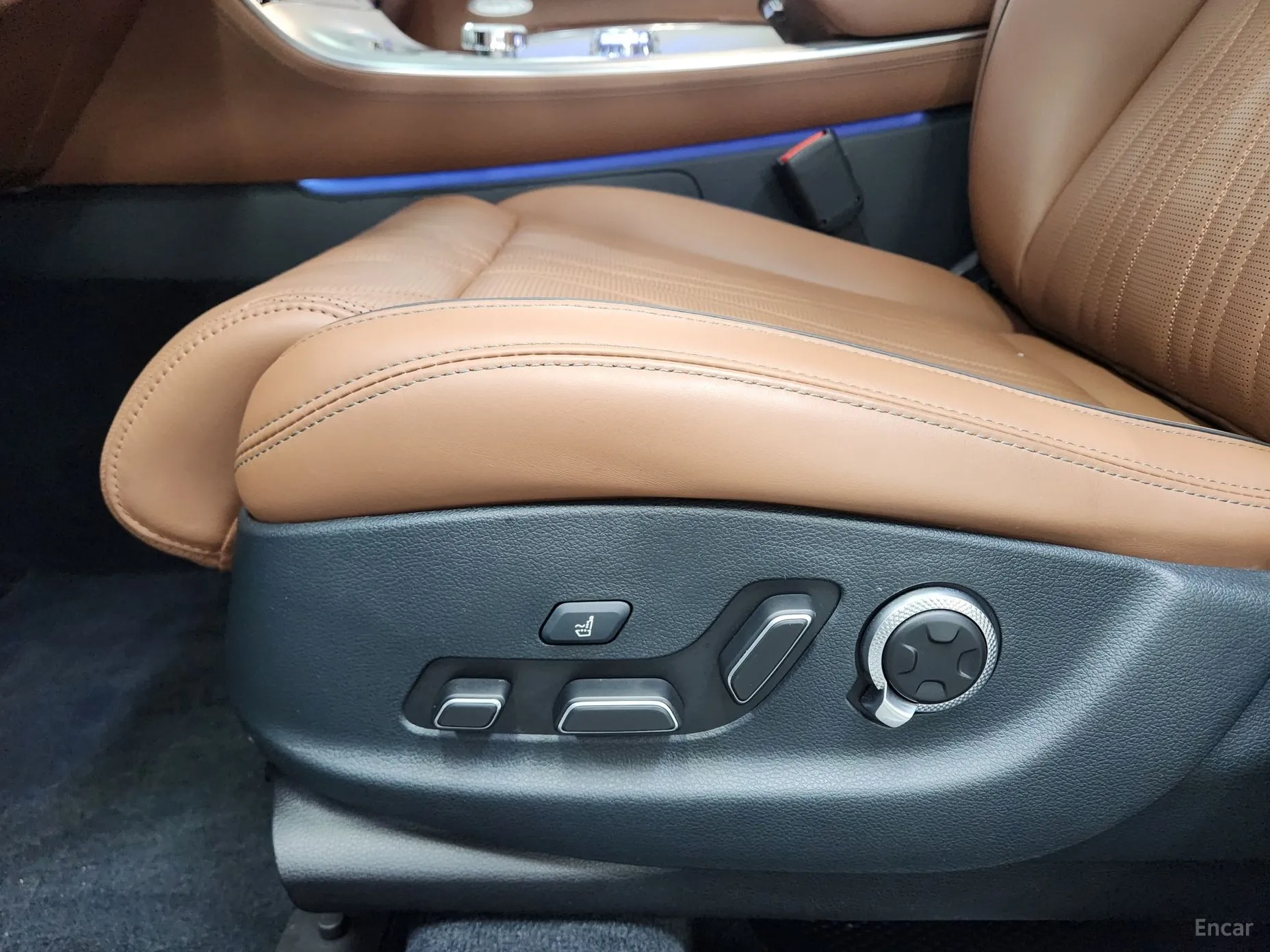 Genesis GV70 превью 16