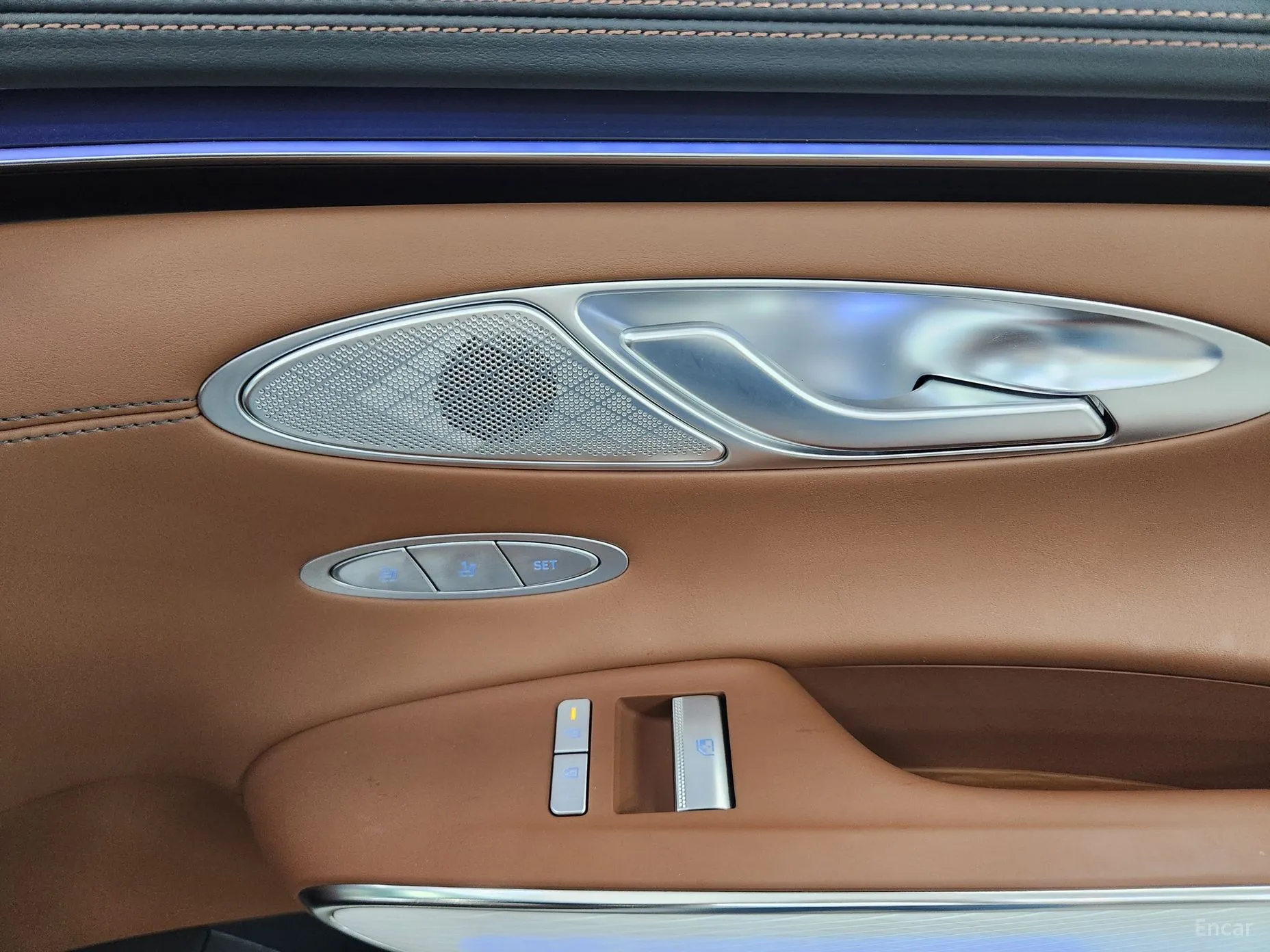 Genesis GV70 превью 17