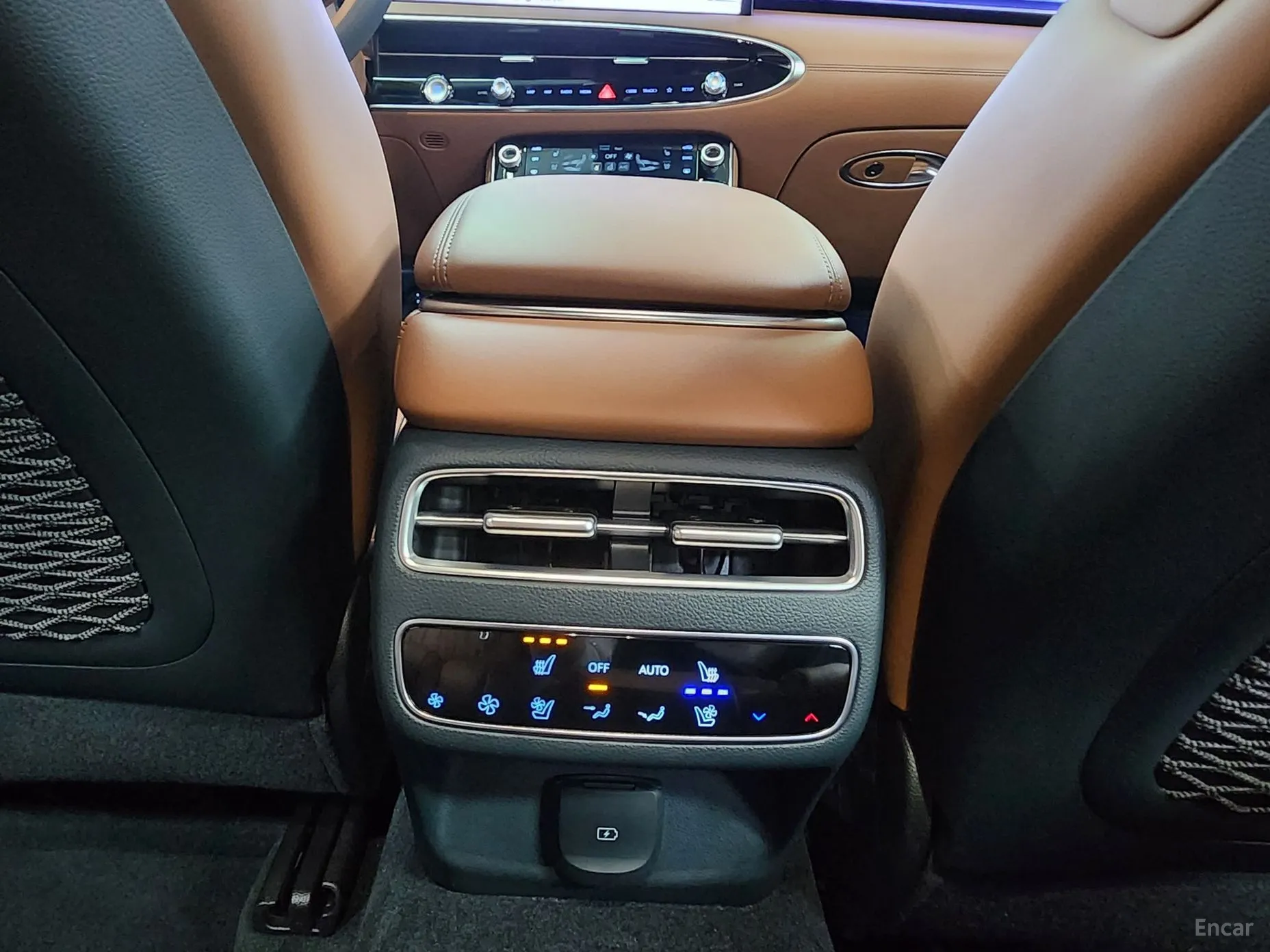 Genesis GV70 превью 18