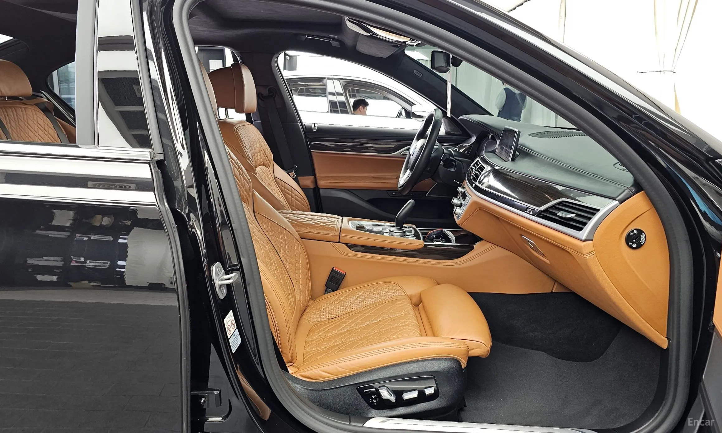 BMW 7 Series (G11) превью 11