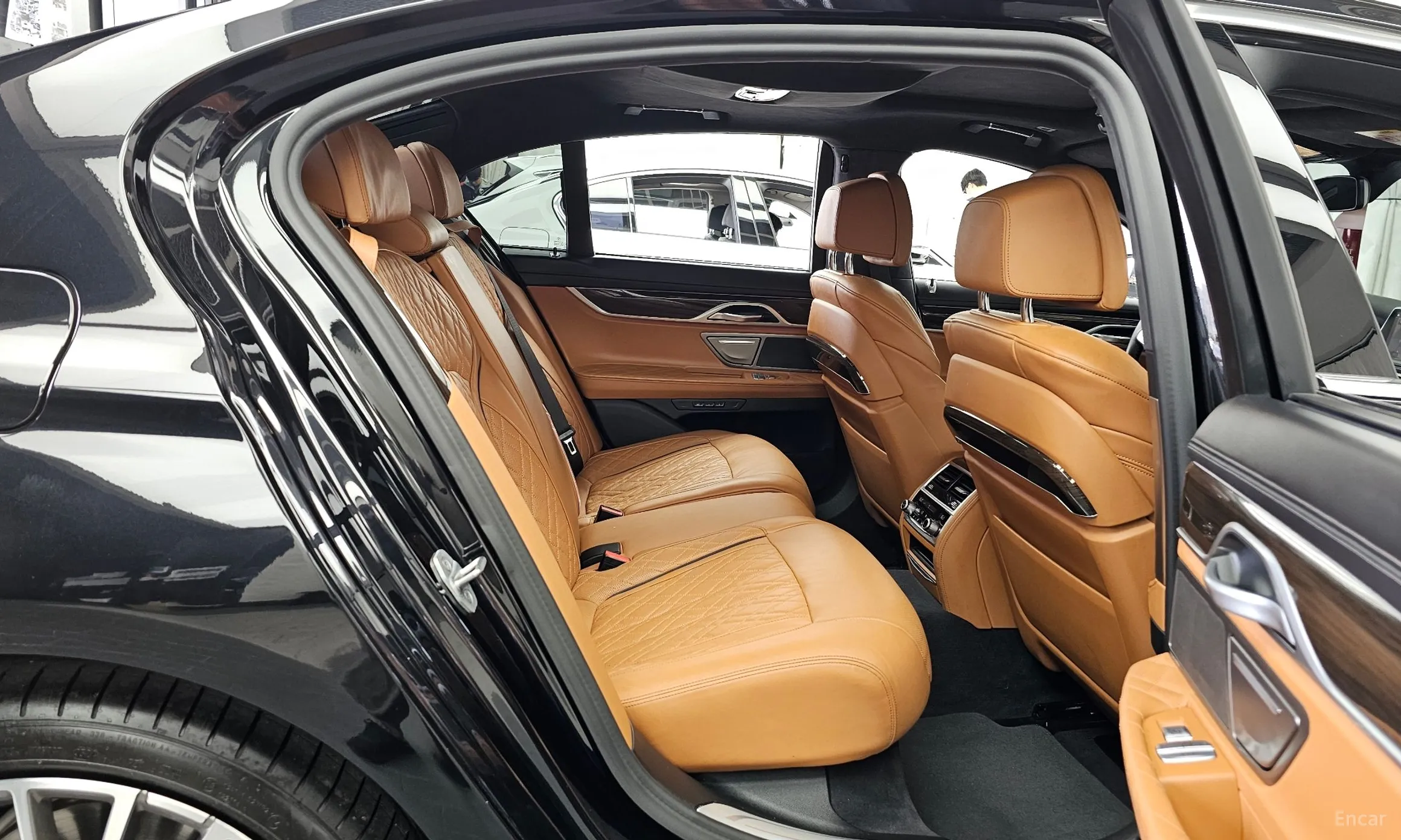 BMW 7 Series (G11) превью 12