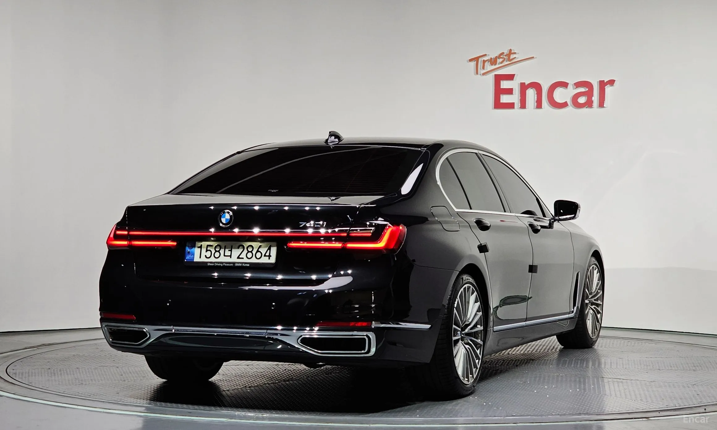 BMW 7 Series (G11) превью 2