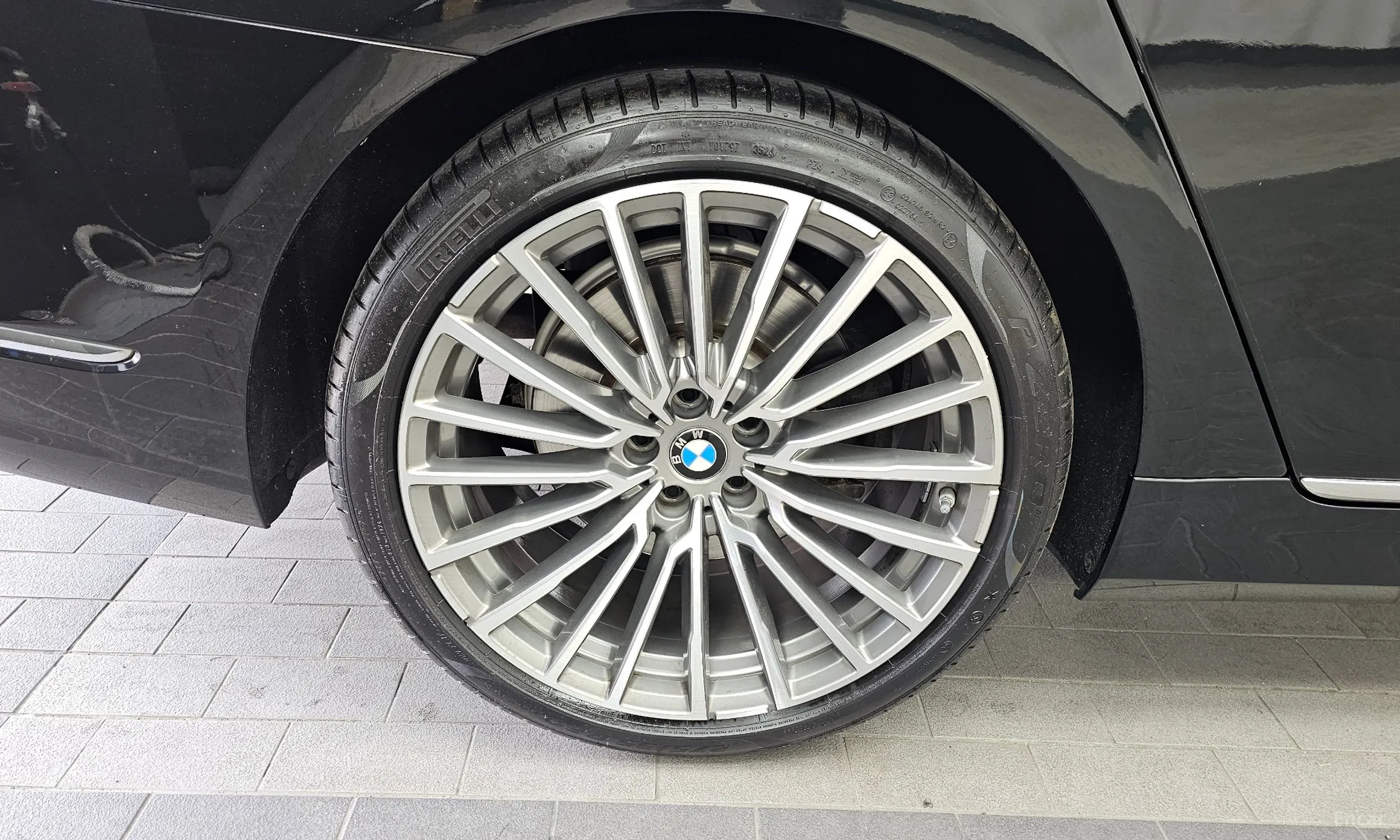 BMW 7 Series (G11) превью 5