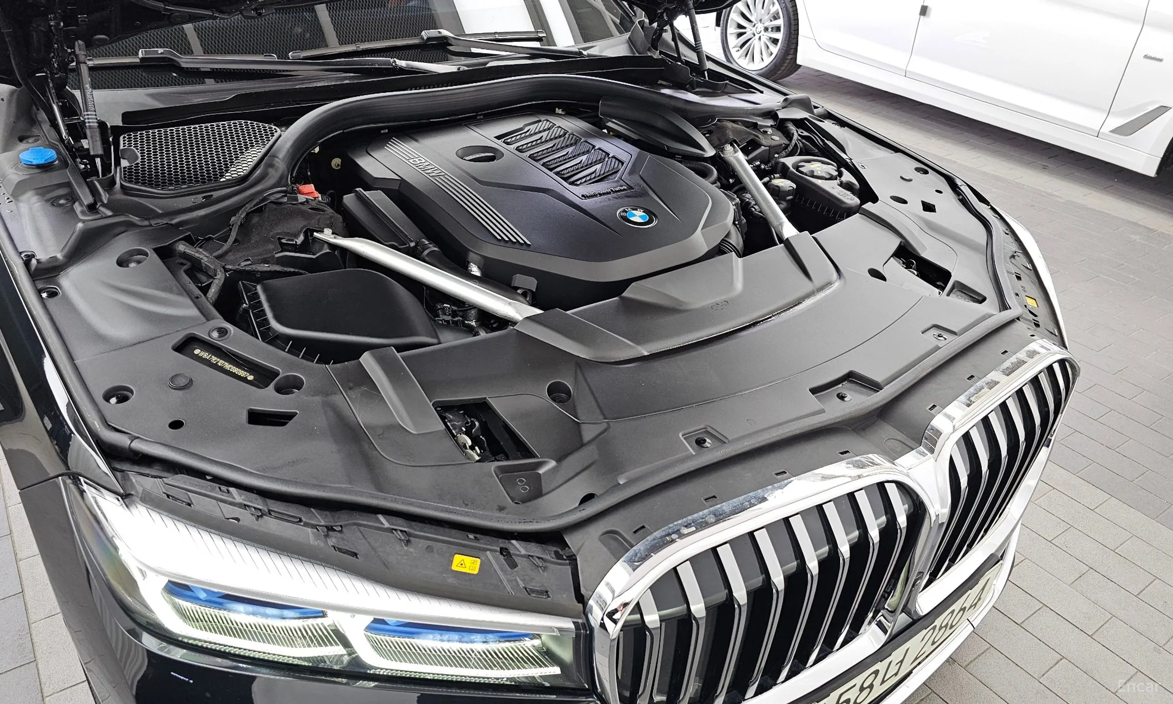 BMW 7 Series (G11) превью 6