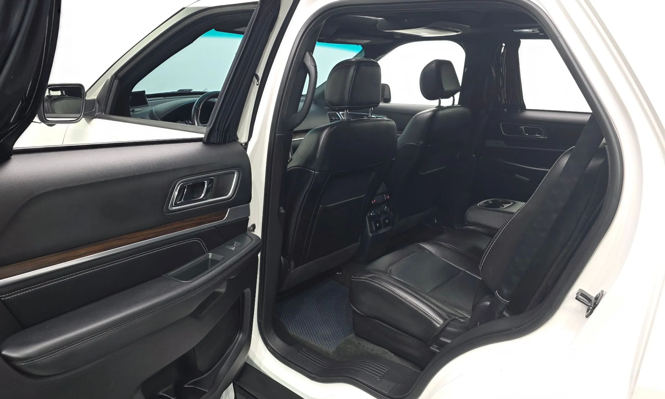 Ford Explorer превью 11