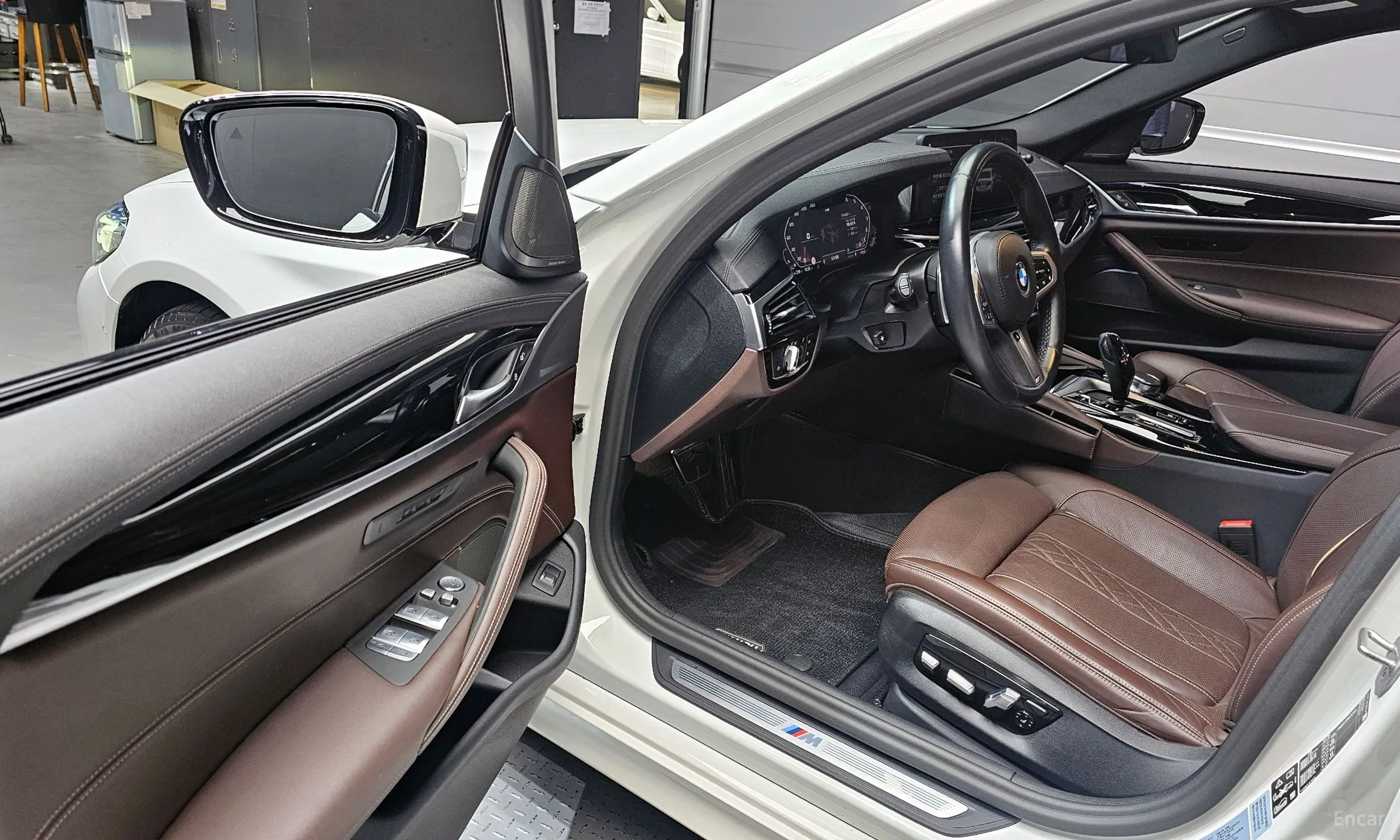 BMW 5 Series (G30) превью 10