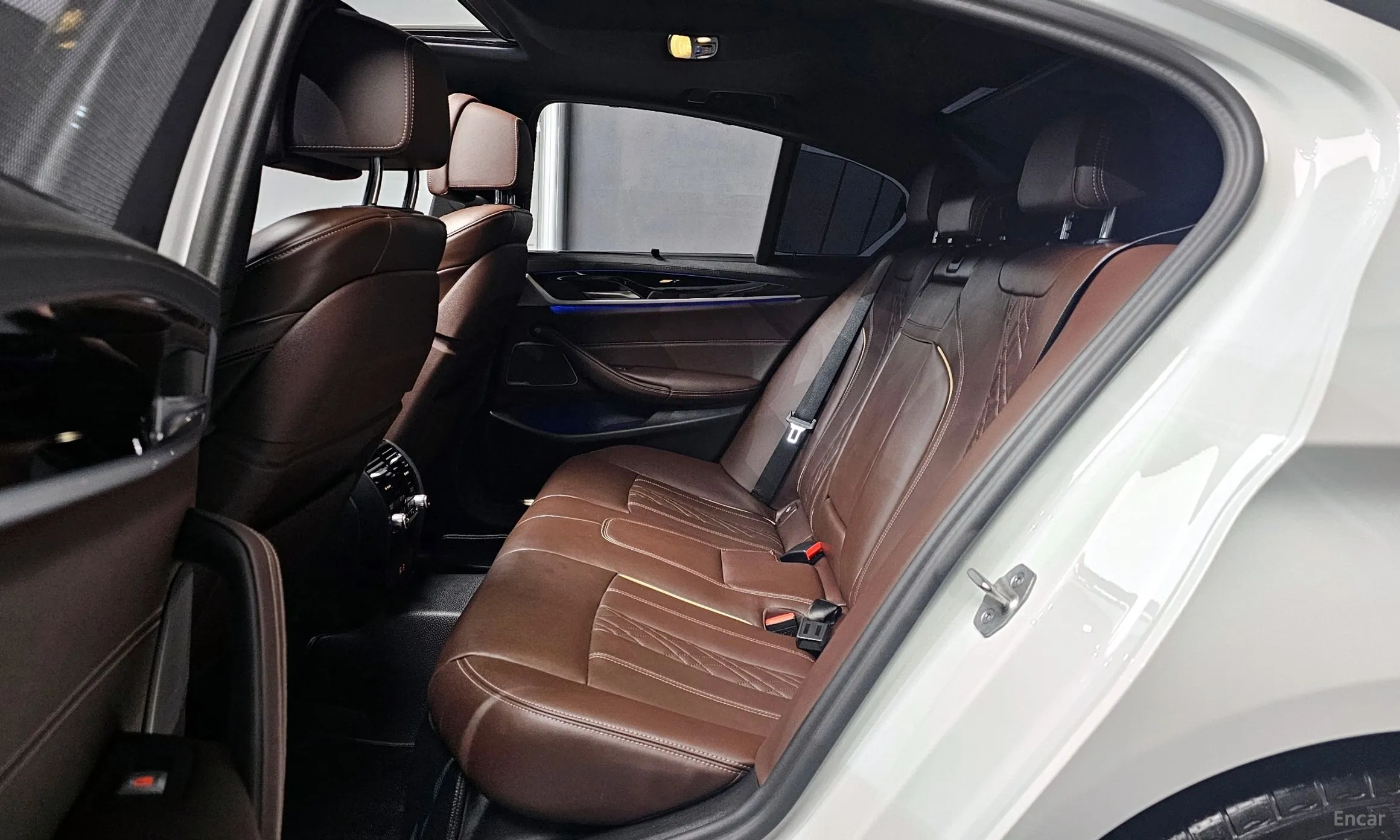 BMW 5 Series (G30) превью 12