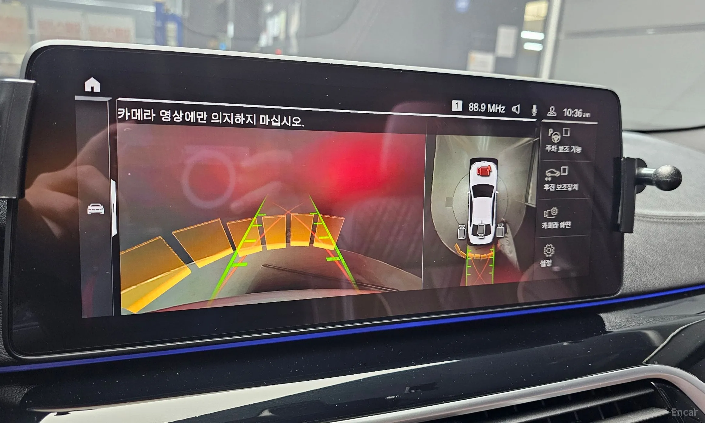 BMW 5 Series (G30) превью 15