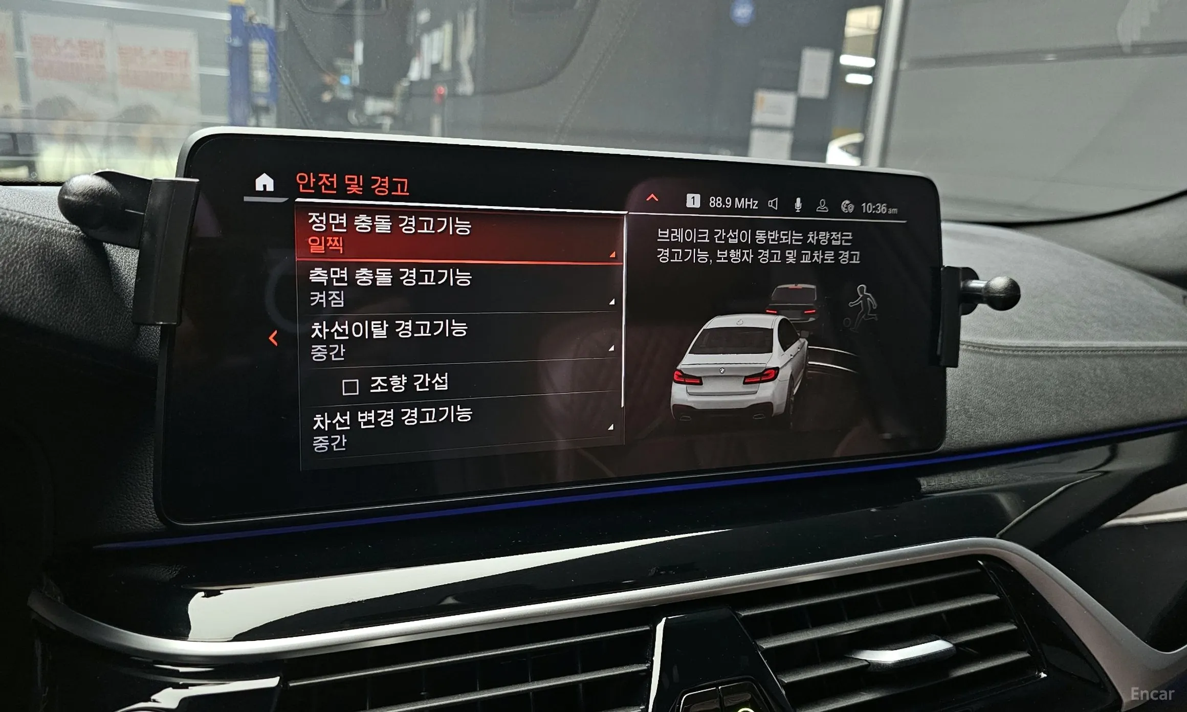 BMW 5 Series (G30) превью 16
