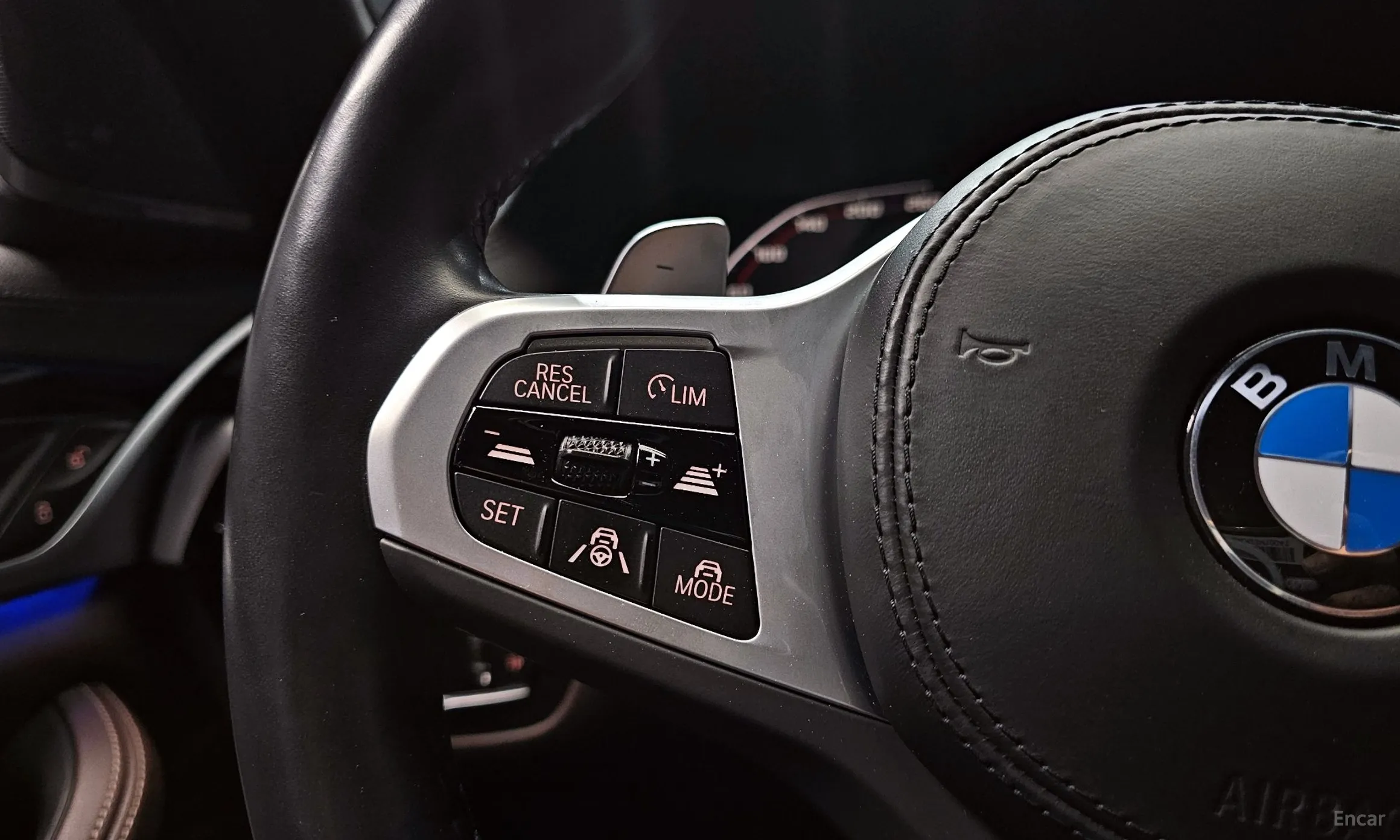 BMW 5 Series (G30) превью 17