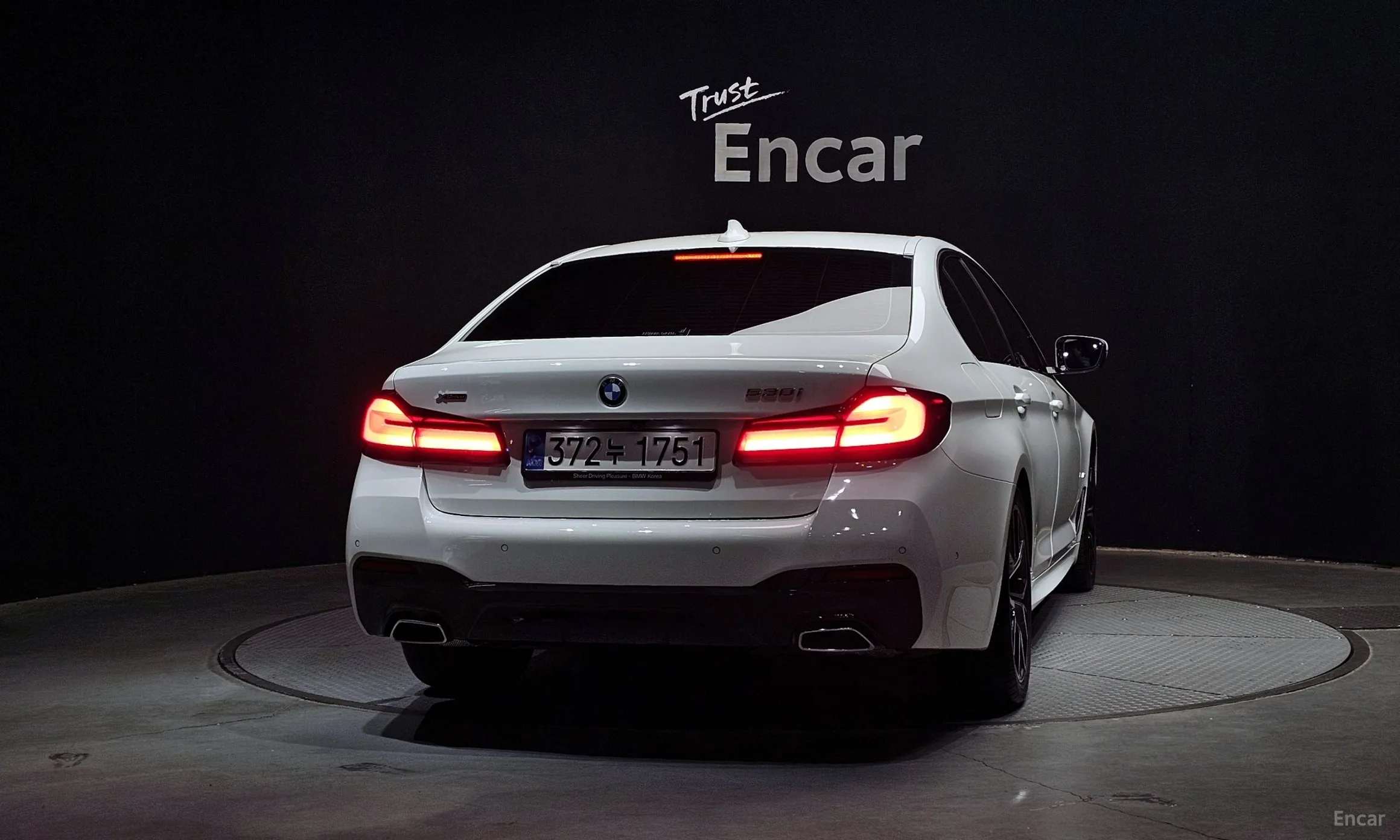 BMW 5 Series (G30) превью 4