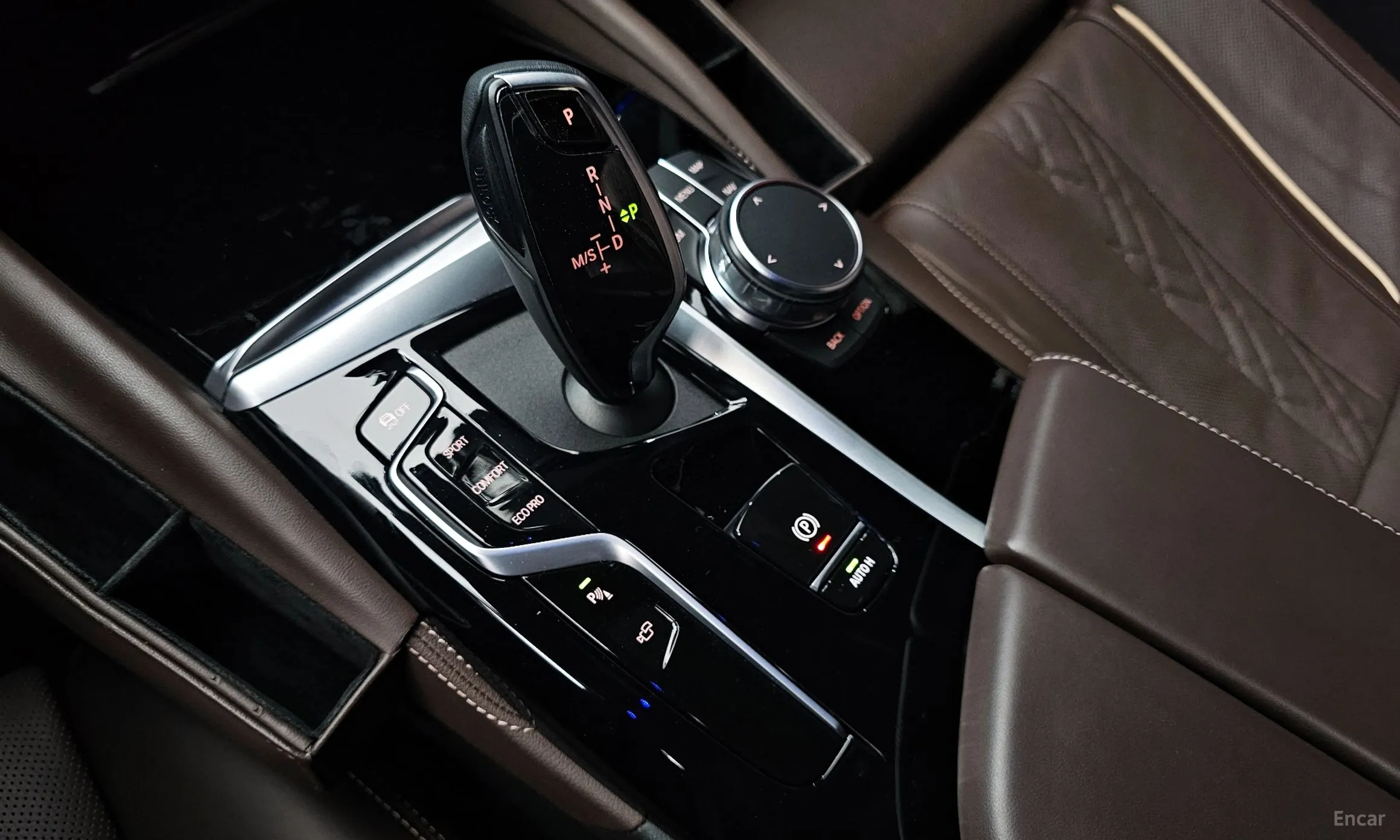 BMW 5 Series (G30) превью 9
