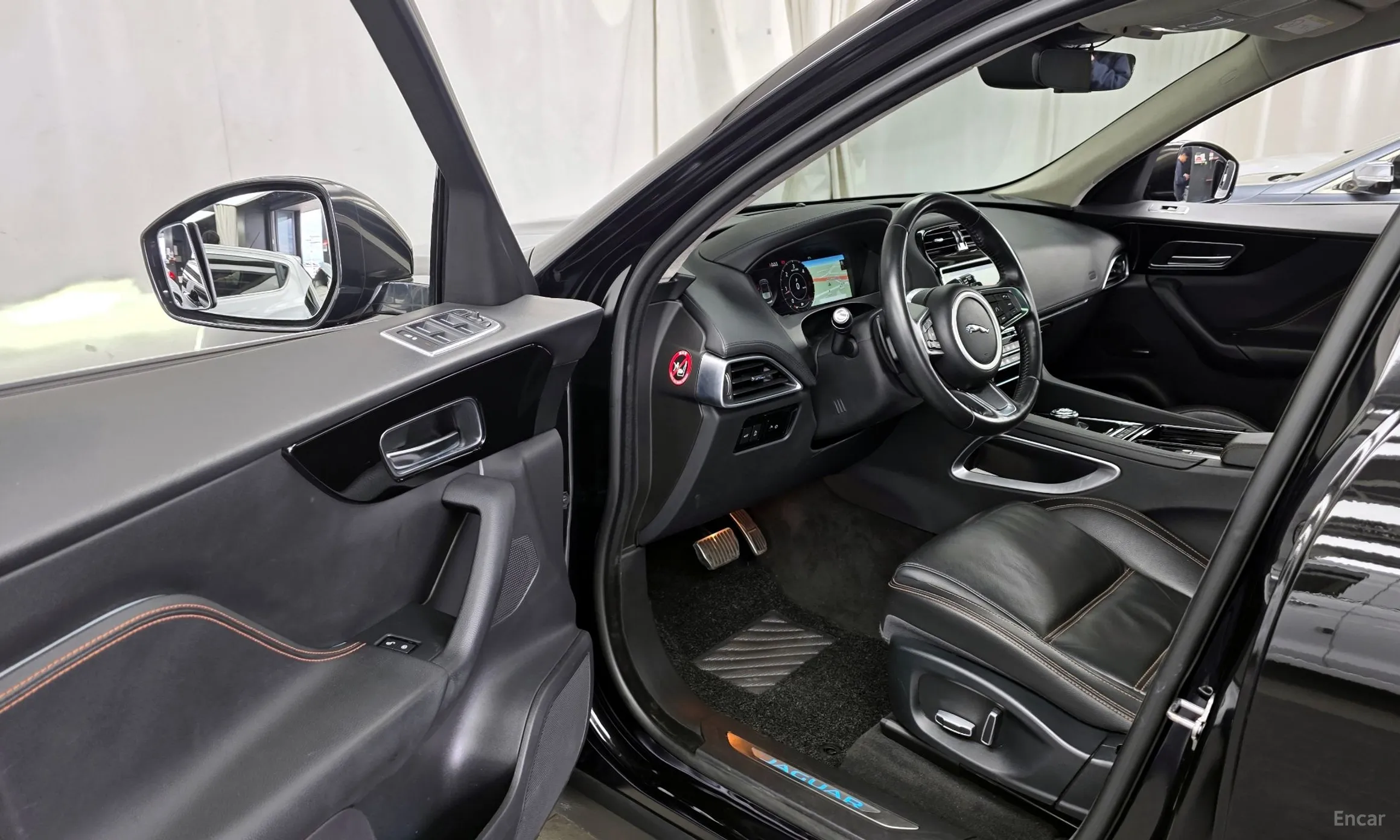Jaguar F-PACE превью 10