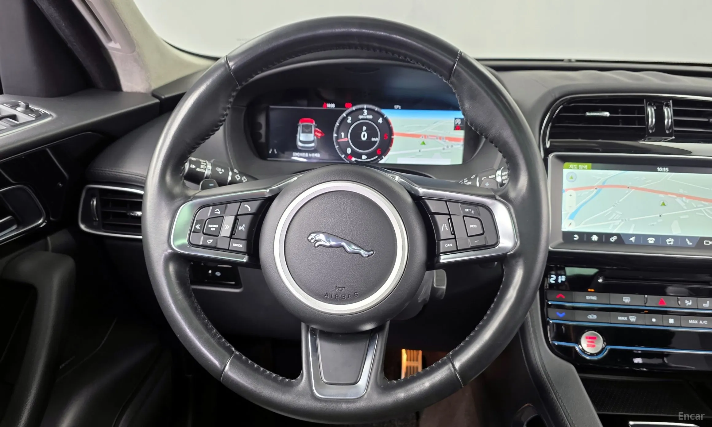 Jaguar F-PACE превью 13