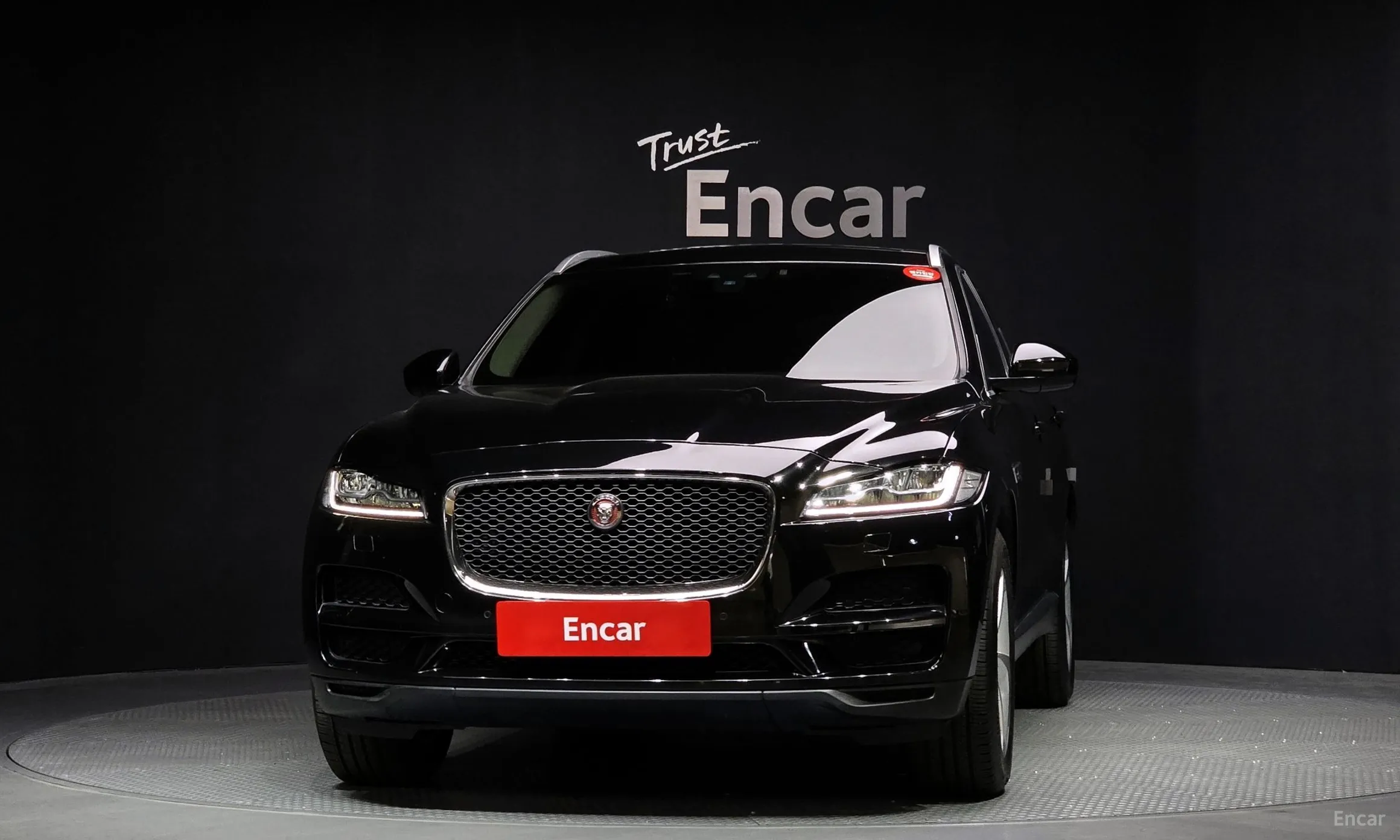 Jaguar F-PACE превью 3
