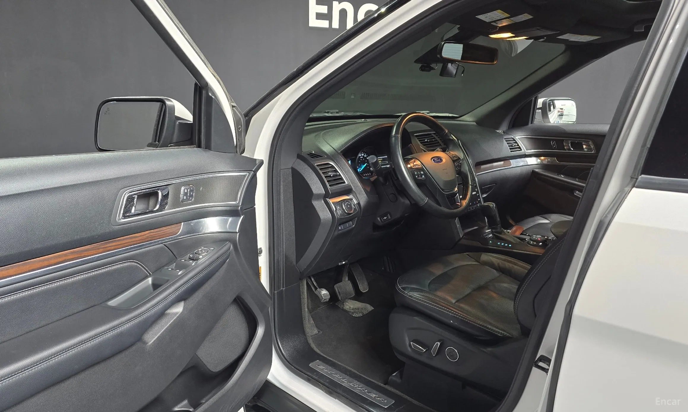 Ford Explorer превью 10