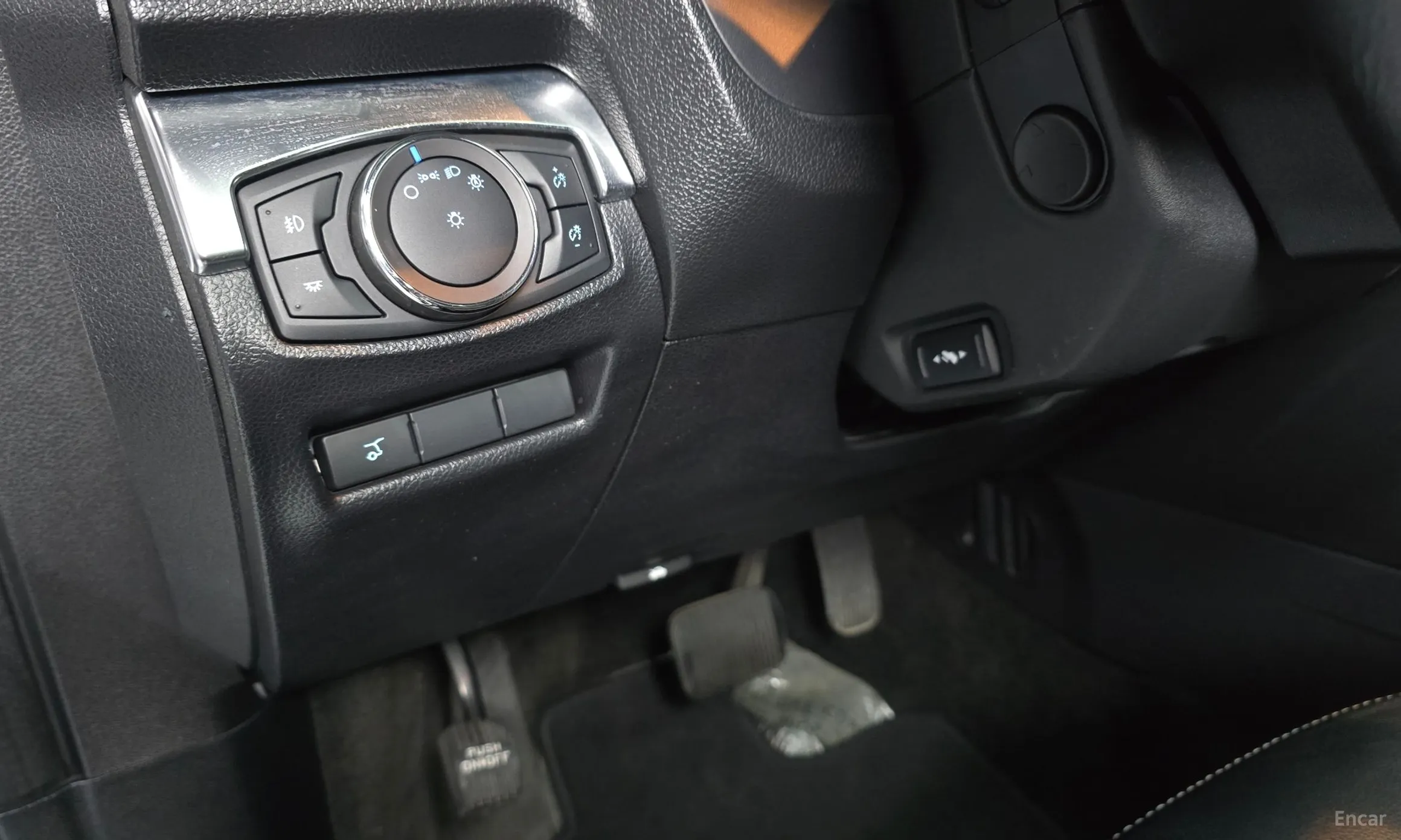 Ford Explorer превью 17