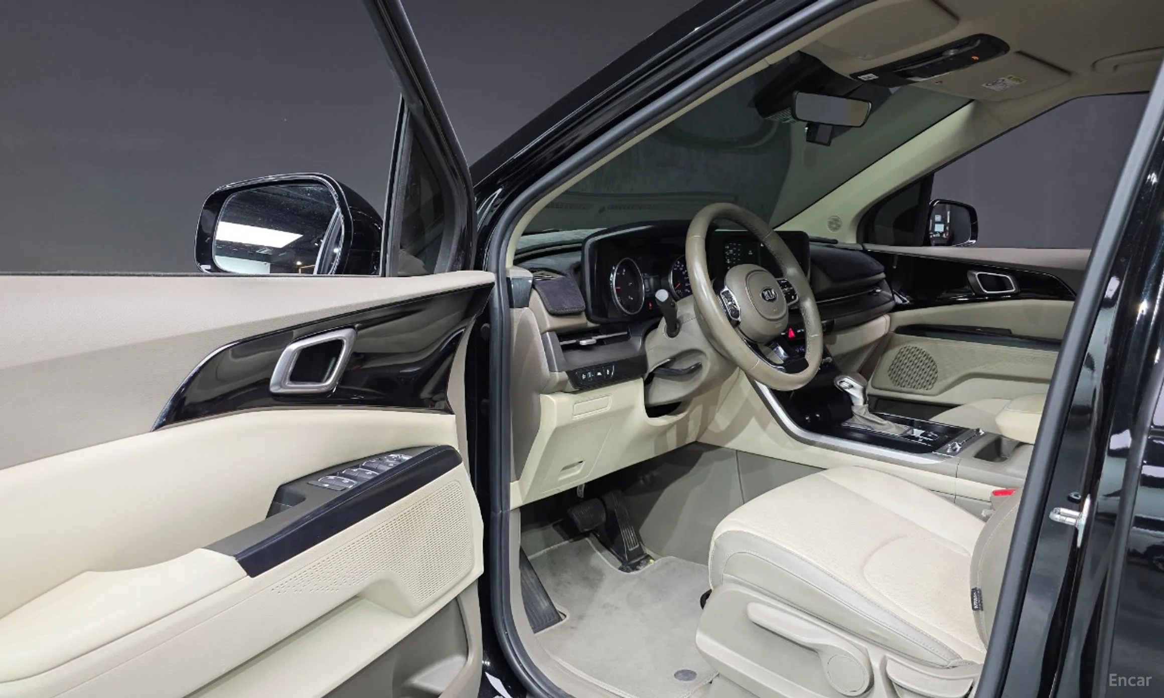 Kia Carnival Gen 4 превью 10