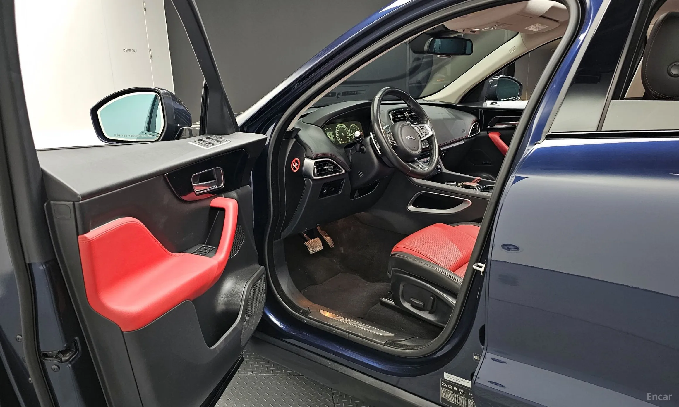 Jaguar F-PACE превью 10