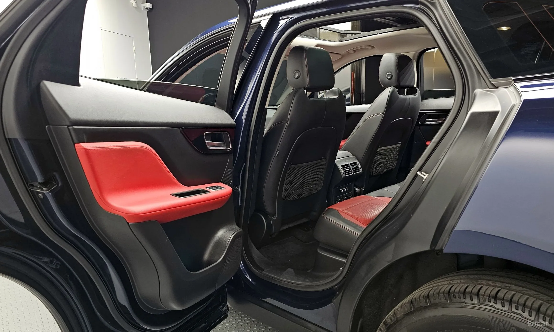 Jaguar F-PACE превью 12