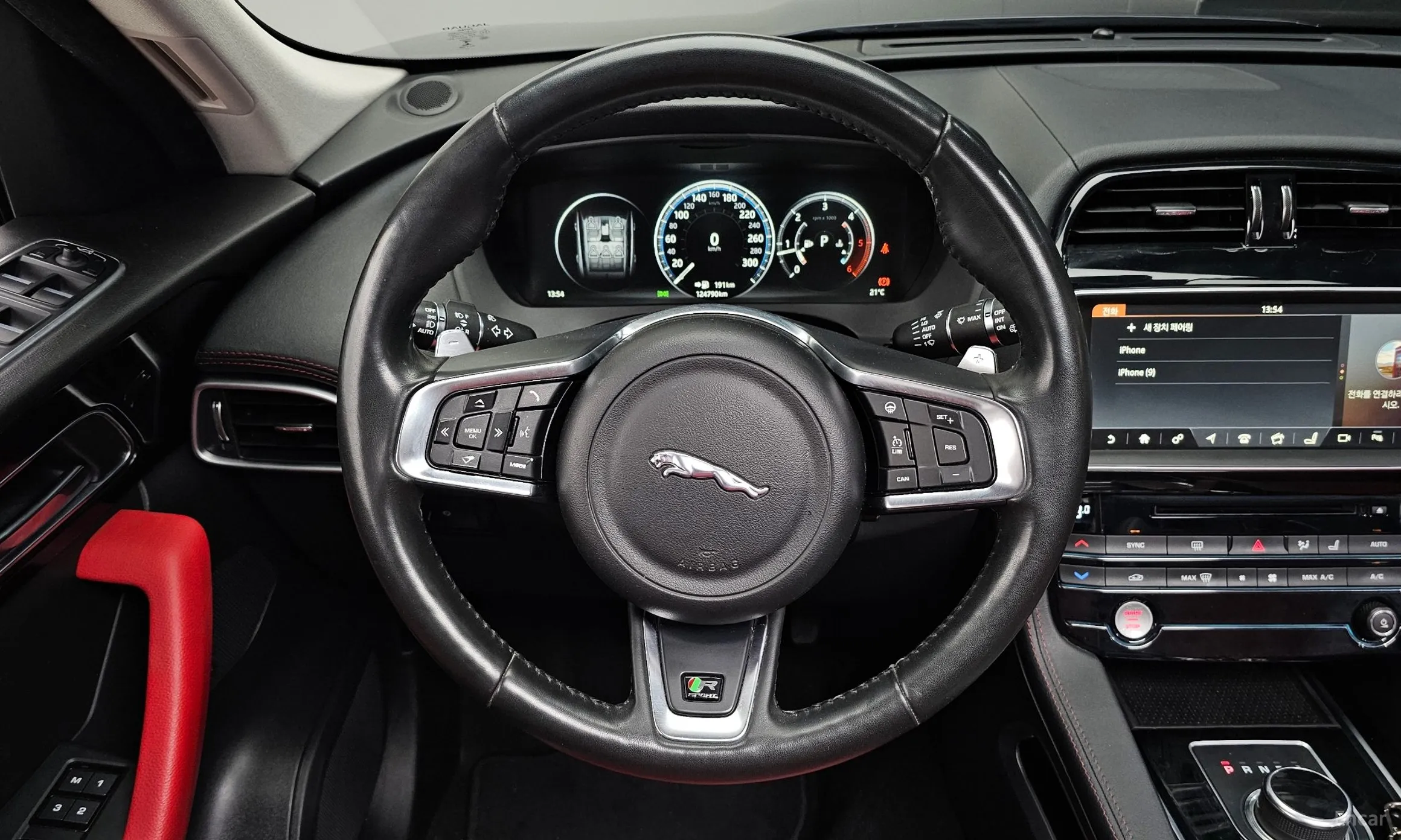 Jaguar F-PACE превью 13