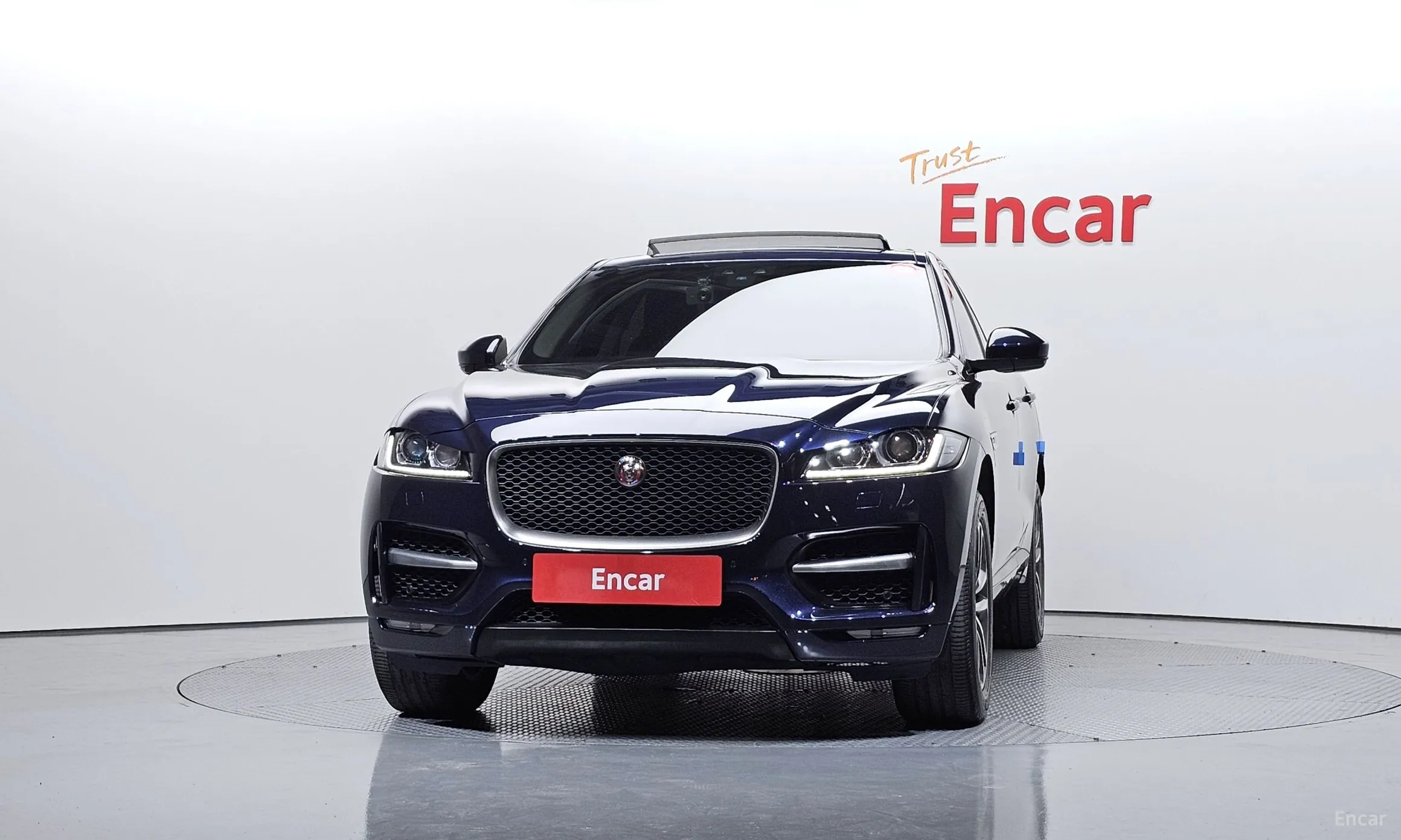 Jaguar F-PACE превью 3