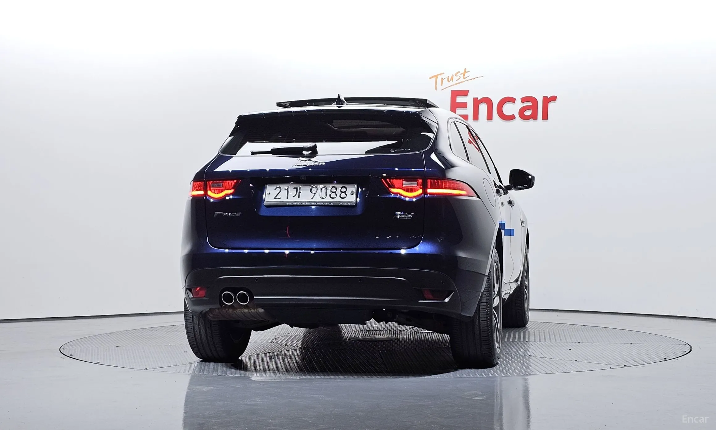 Jaguar F-PACE превью 4