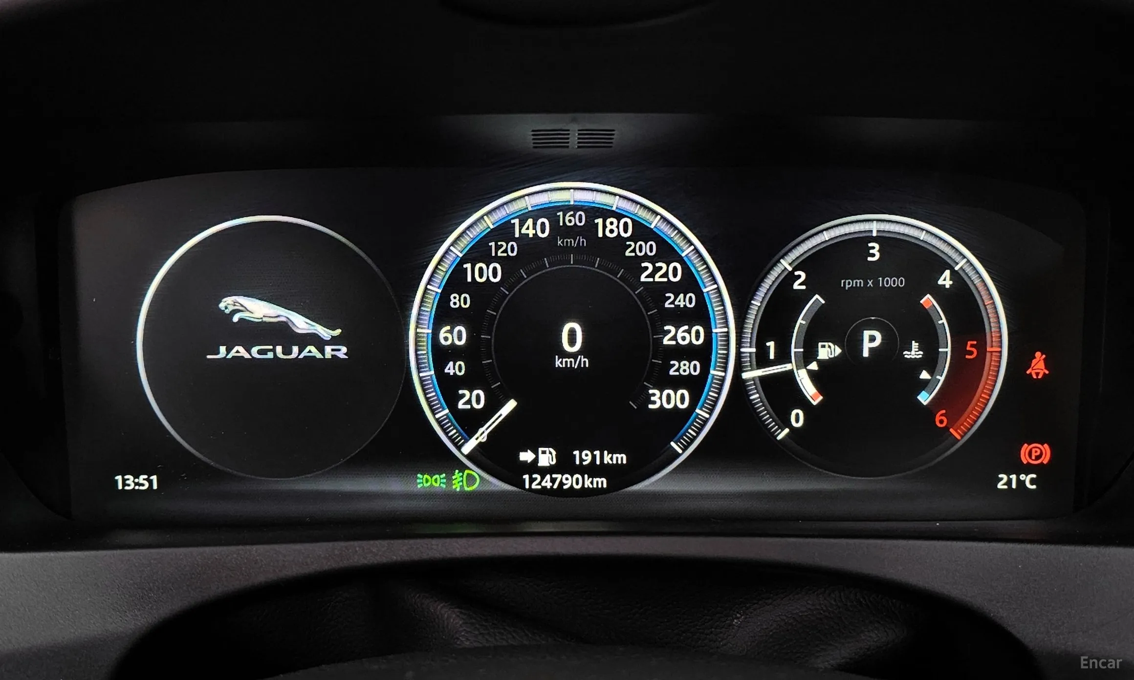 Jaguar F-PACE превью 8