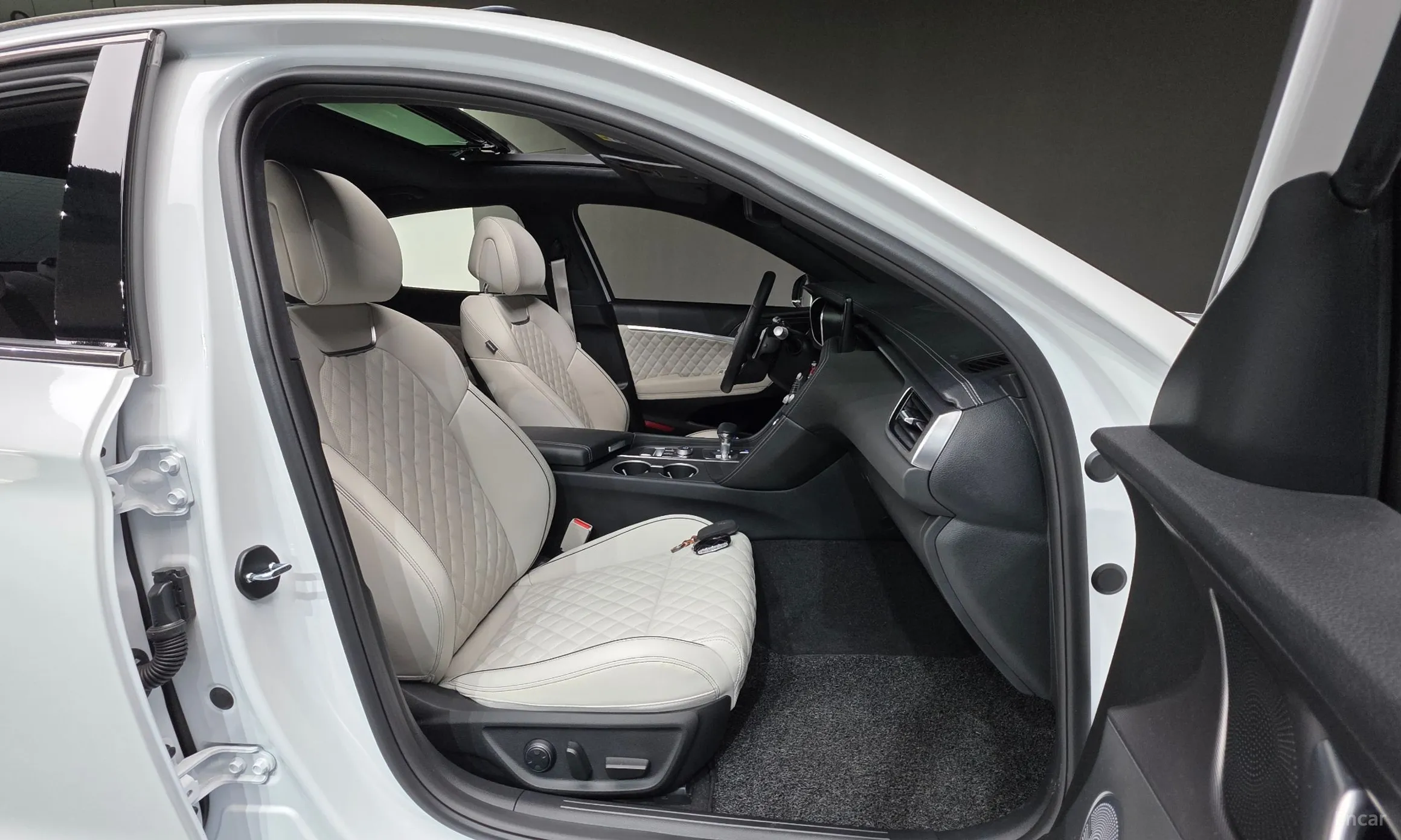 Genesis G70 превью 10
