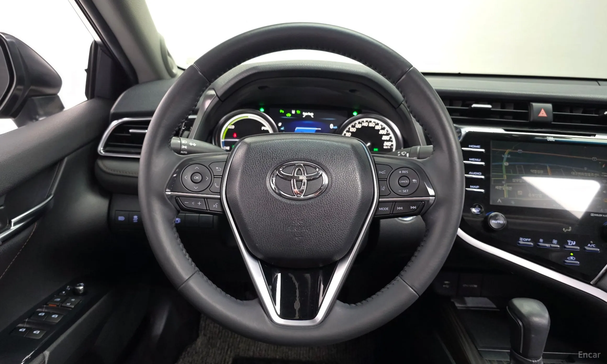 Toyota Camry (XV70) превью 13