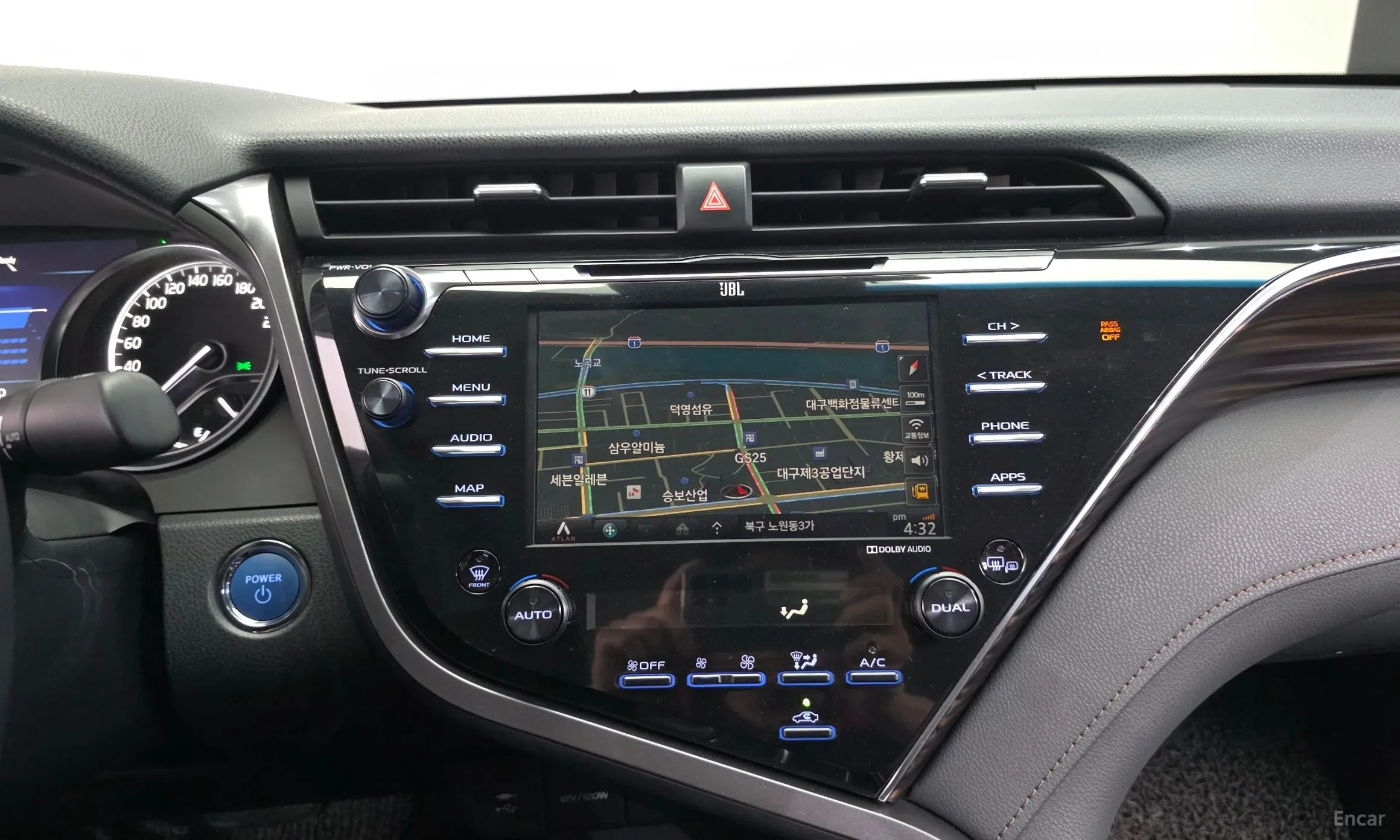 Toyota Camry (XV70) превью 14