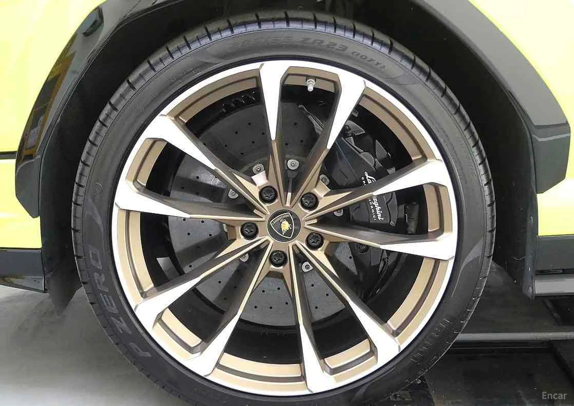 Lamborghini Urus превью 10