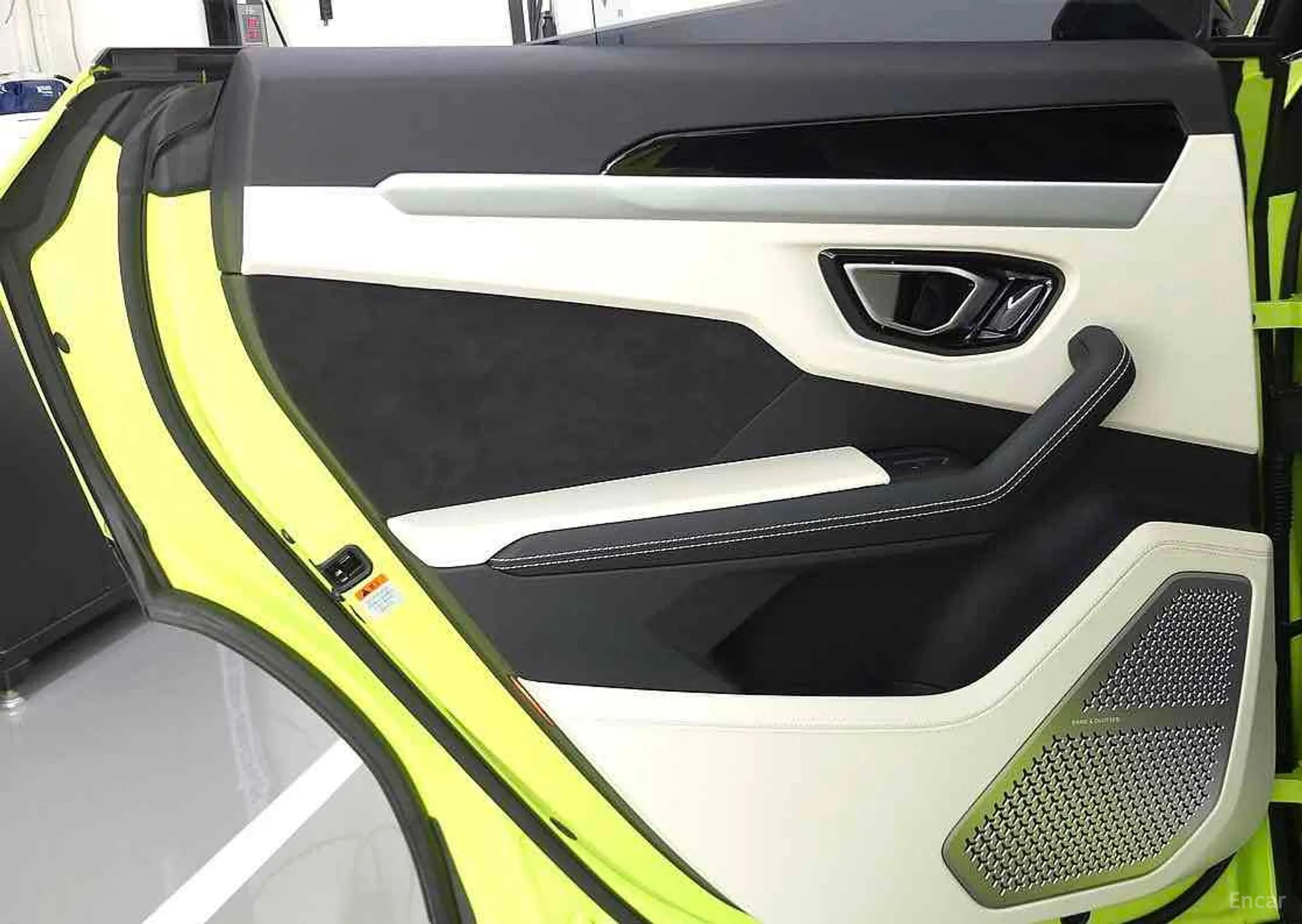 Lamborghini Urus превью 12