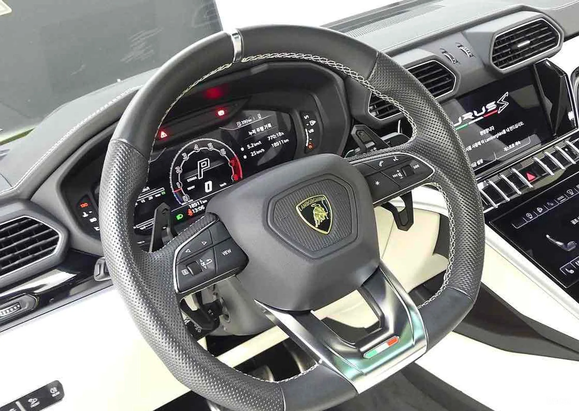 Lamborghini Urus превью 13